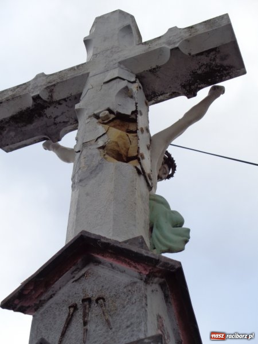 Zdjęcie w galerii na portalu naszraciborz.pl: Odrestaurowano zabytkowy krzyż w Markowicach wiadomości z regionu