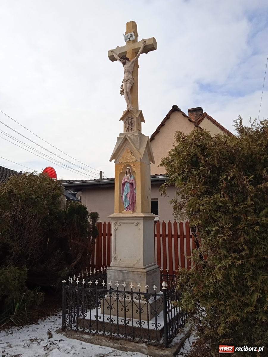 Zdjęcie w galerii na portalu naszraciborz.pl: Odrestaurowano zabytkowy krzyż w Markowicach wiadomości z regionu