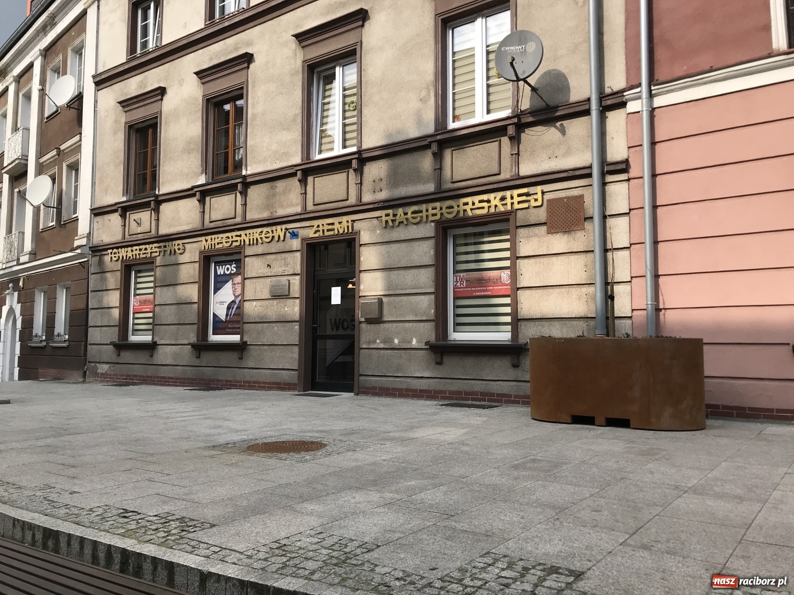 Zdjęcie w galerii na portalu naszraciborz.pl: Malinowe zające, wielkie jajo i żółte ptaszki. Miasta gotowe na Wielkanoc wiadomości z regionu