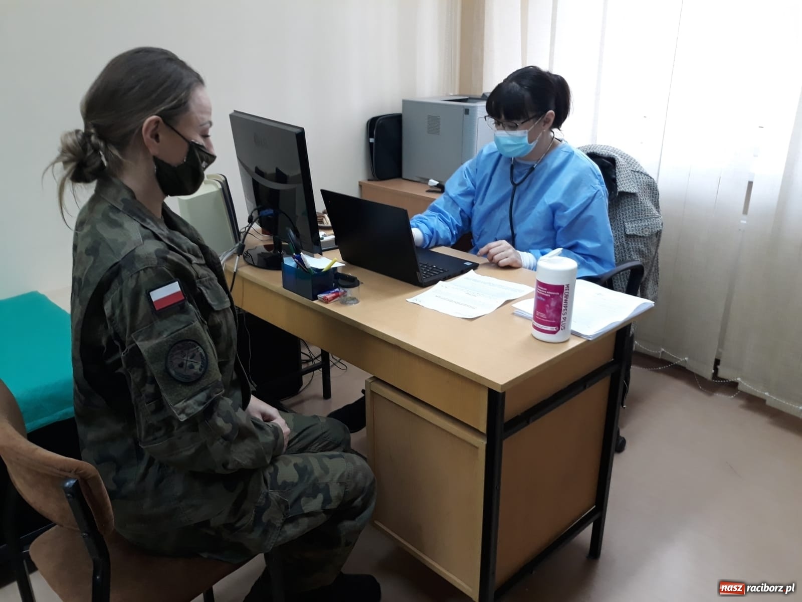 Zdjęcie w galerii na portalu naszraciborz.pl: Ruszyły szczepienia żołnierzy 13 ŚBOT wiadomości z regionu