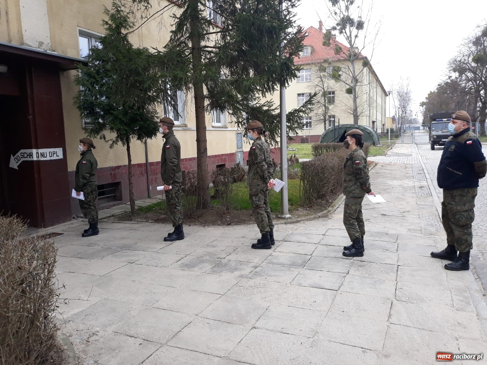 Zdjęcie w galerii na portalu naszraciborz.pl: Ruszyły szczepienia żołnierzy 13 ŚBOT wiadomości z regionu