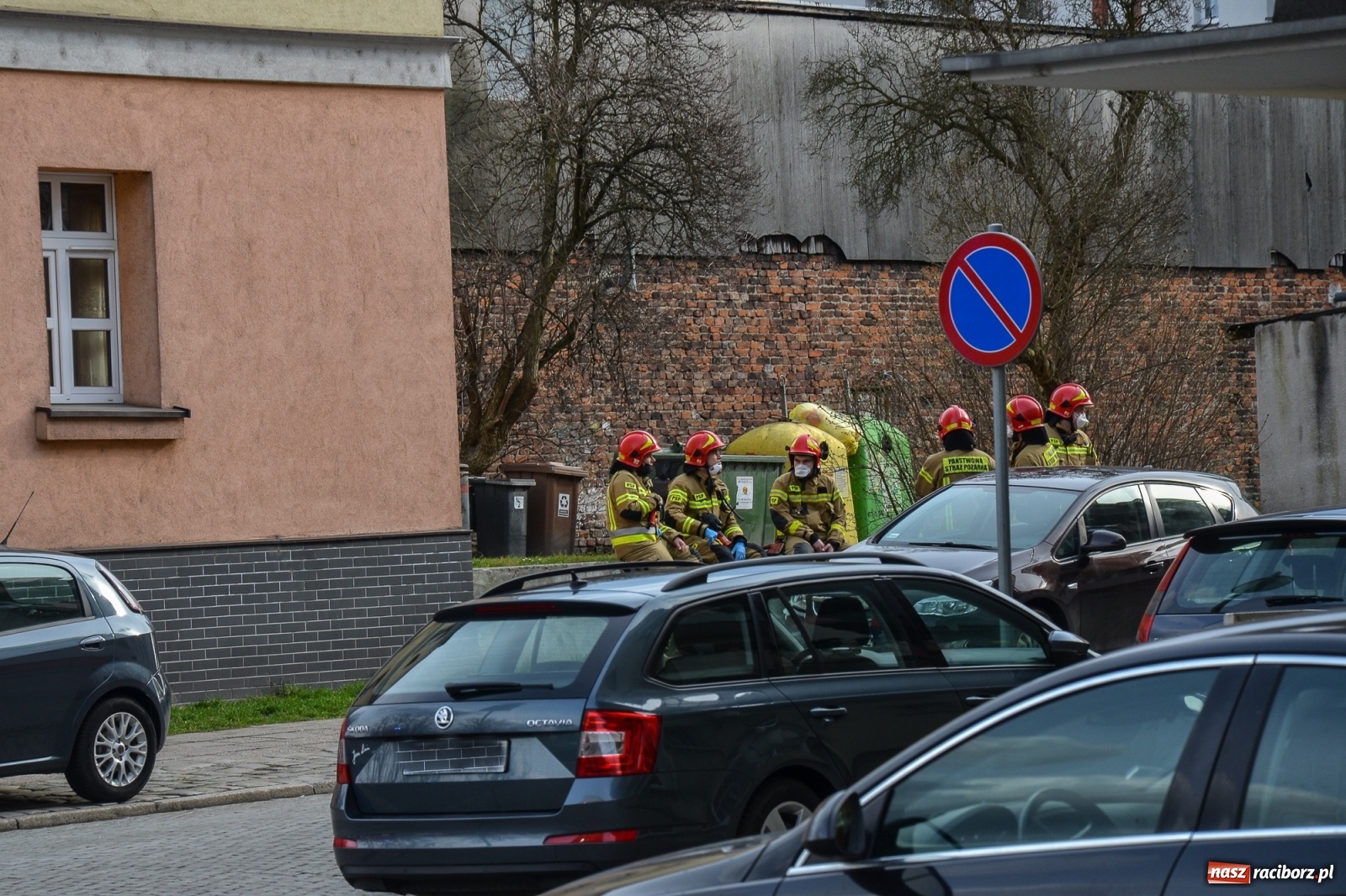 Zdjęcie w galerii na portalu naszraciborz.pl: Raport 998. W budynku przy Londzina pękł strop wiadomości z regionu