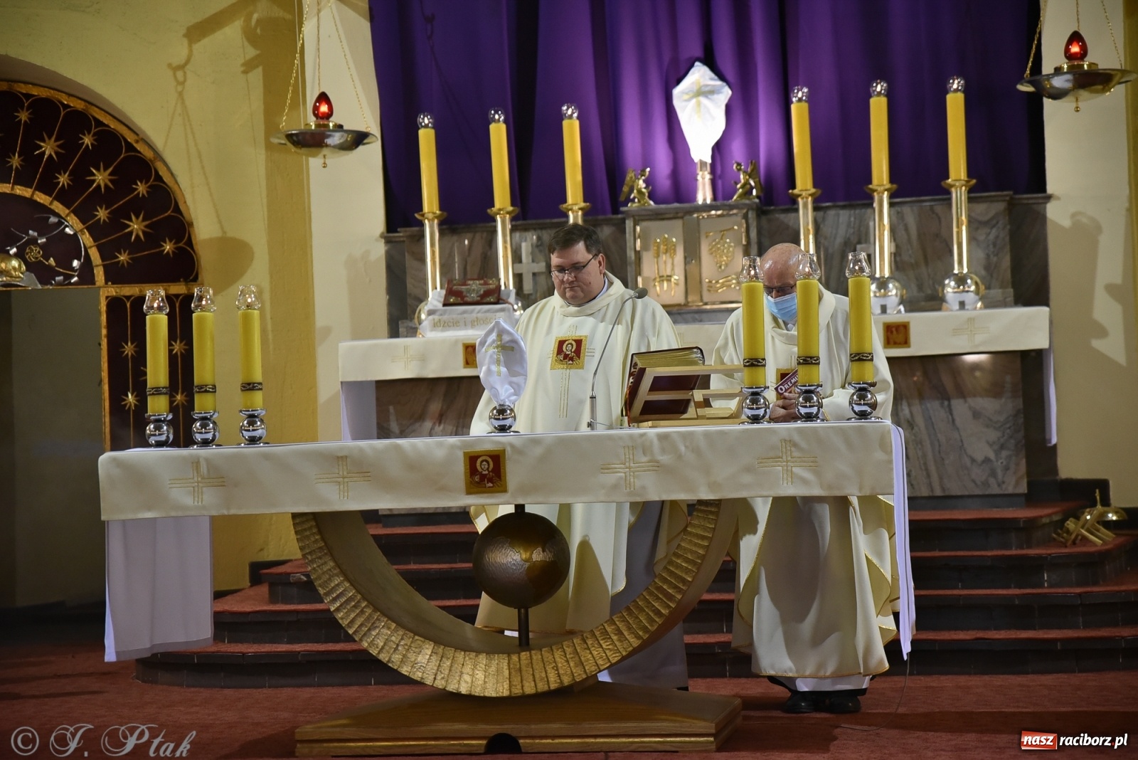 Zdjęcie w galerii na portalu naszraciborz.pl: Wielki Czwartek w kościele NSPJ [FOTO] wiadomości z regionu
