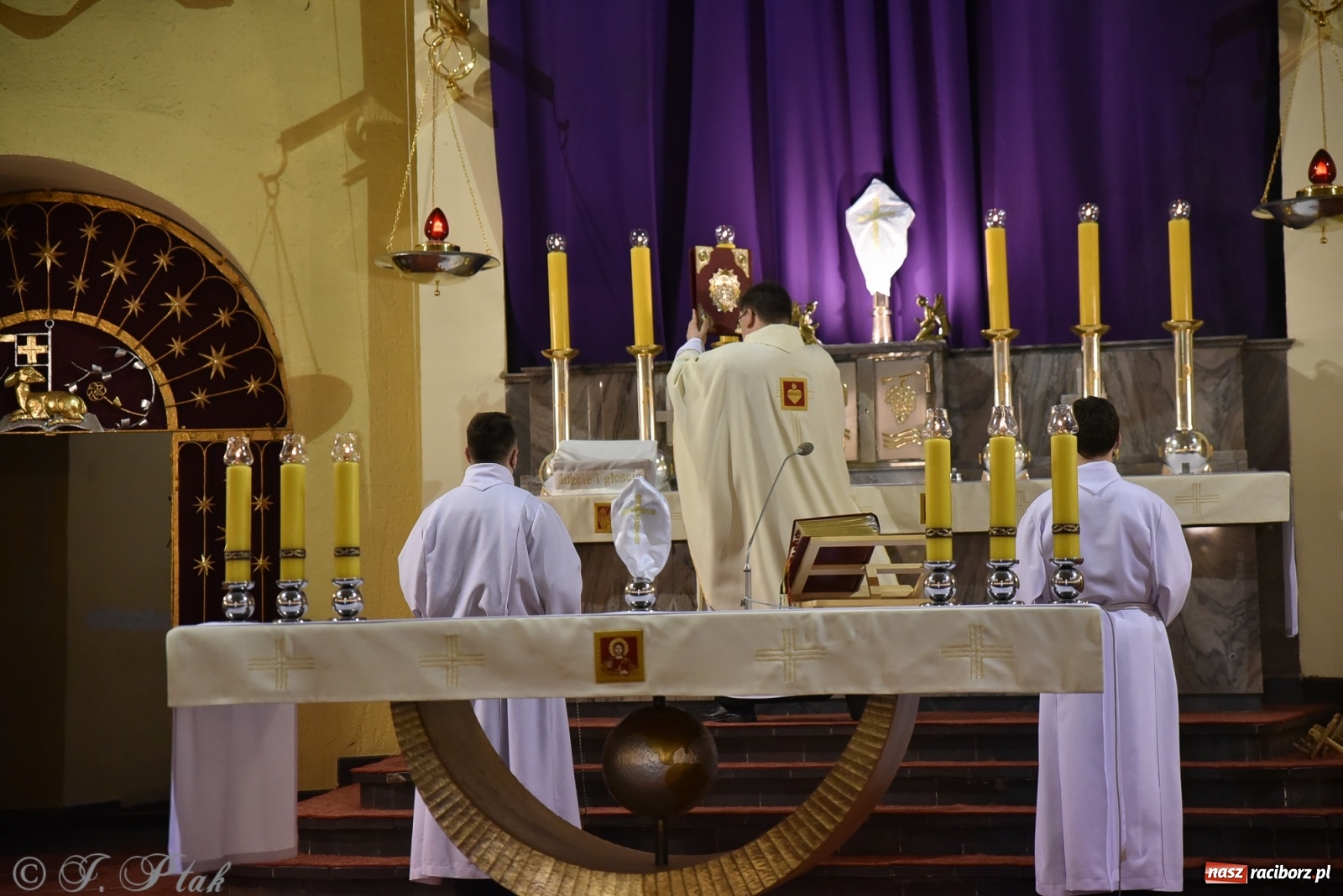 Zdjęcie w galerii na portalu naszraciborz.pl: Wielki Czwartek w kościele NSPJ [FOTO] wiadomości z regionu