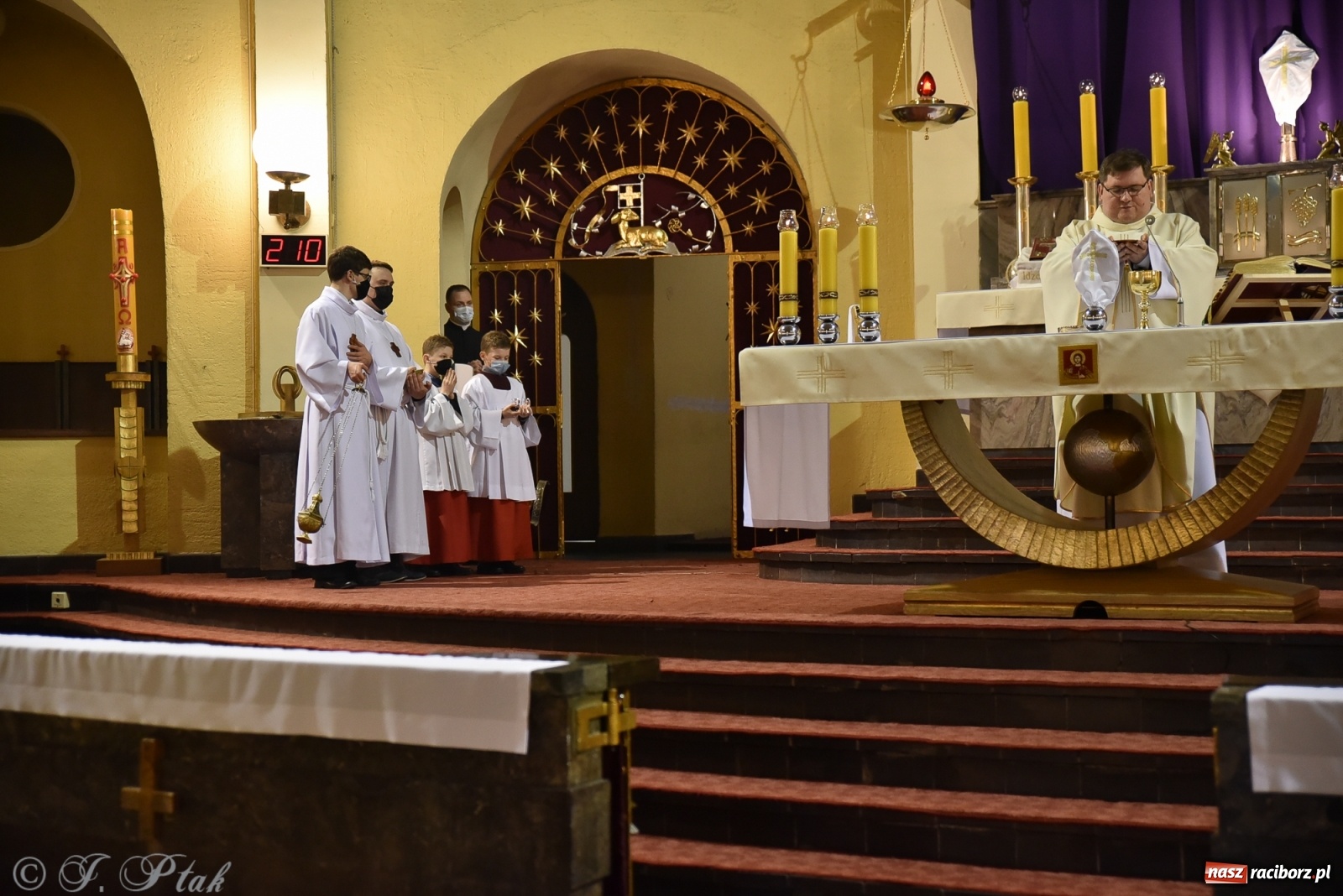 Zdjęcie w galerii na portalu naszraciborz.pl: Wielki Czwartek w kościele NSPJ [FOTO] wiadomości z regionu