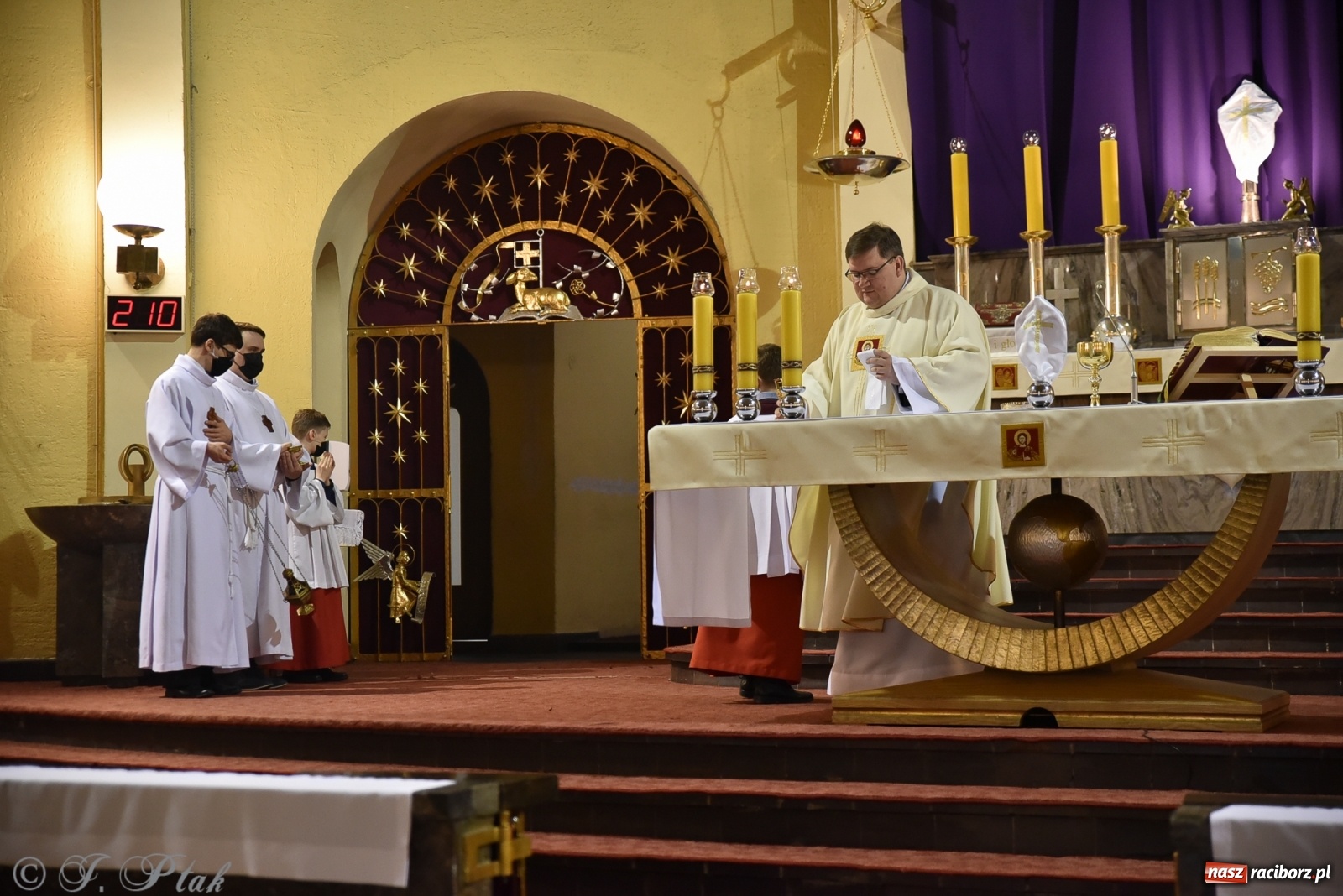 Zdjęcie w galerii na portalu naszraciborz.pl: Wielki Czwartek w kościele NSPJ [FOTO] wiadomości z regionu