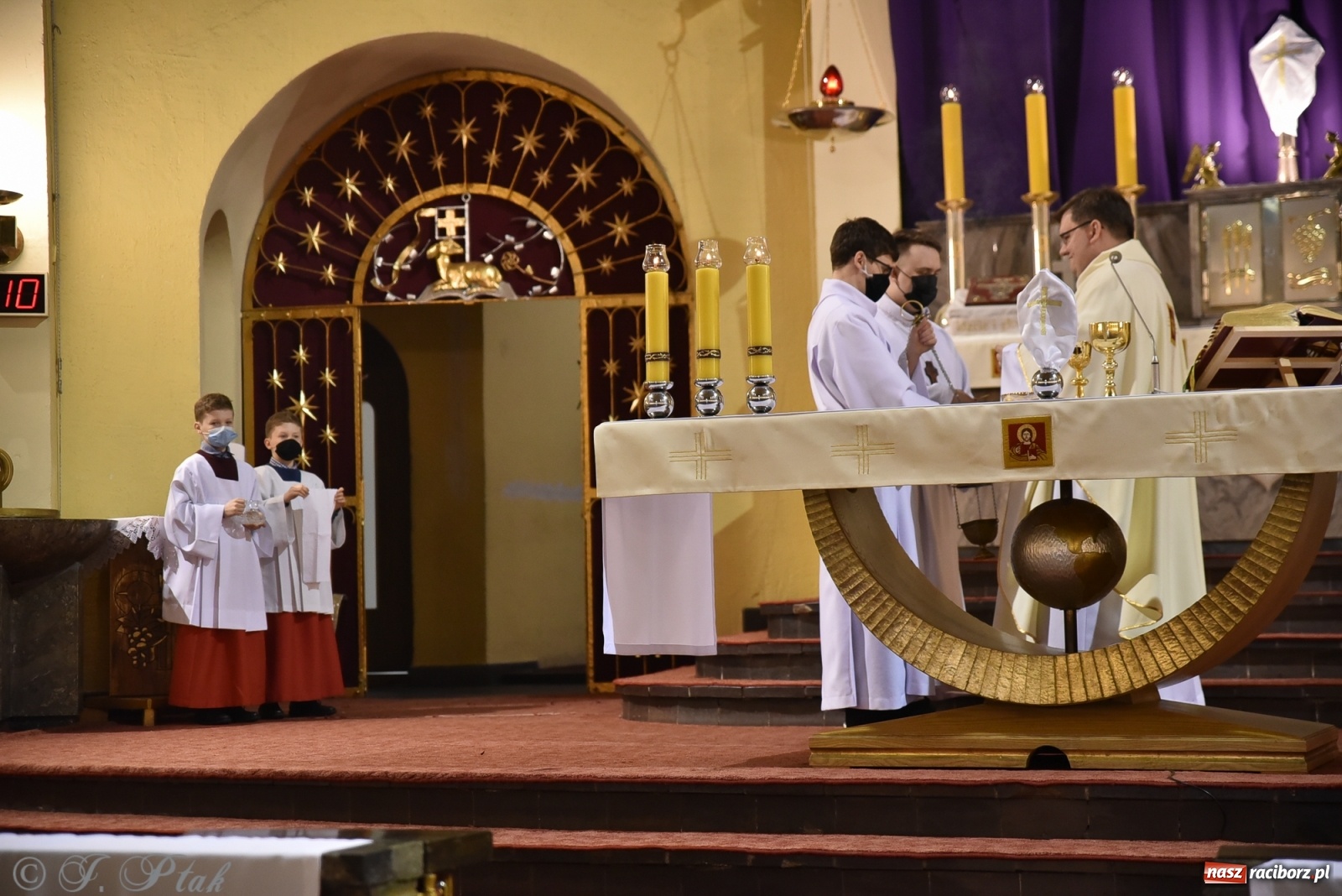Zdjęcie w galerii na portalu naszraciborz.pl: Wielki Czwartek w kościele NSPJ [FOTO] wiadomości z regionu
