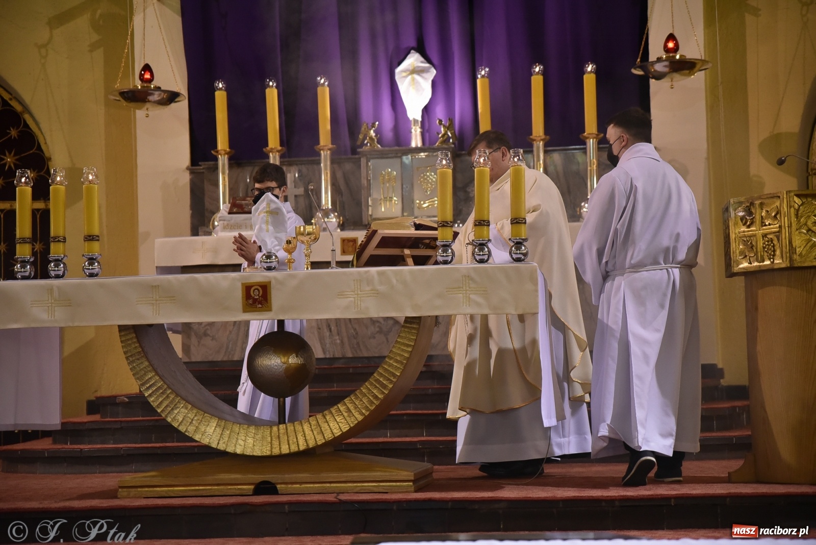 Zdjęcie w galerii na portalu naszraciborz.pl: Wielki Czwartek w kościele NSPJ [FOTO] wiadomości z regionu