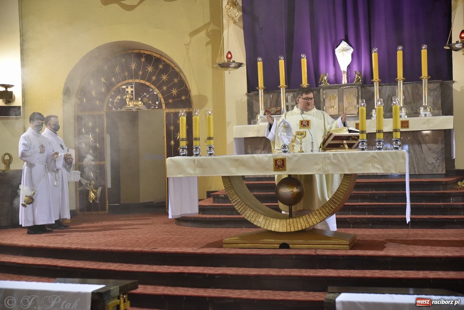 Zdjęcie w galerii na portalu naszraciborz.pl: Wielki Czwartek w kościele NSPJ [FOTO] wiadomości z regionu