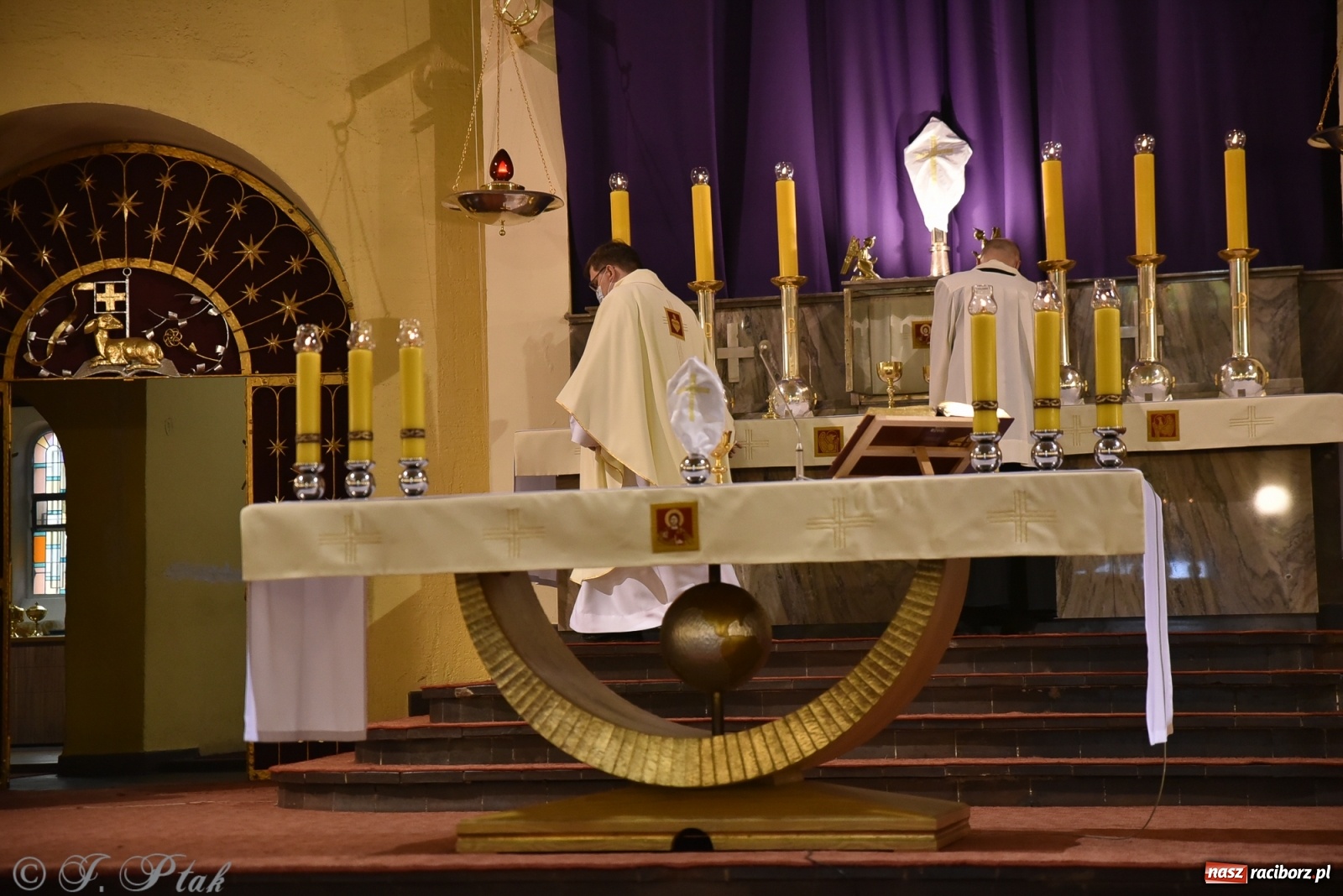 Zdjęcie w galerii na portalu naszraciborz.pl: Wielki Czwartek w kościele NSPJ [FOTO] wiadomości z regionu
