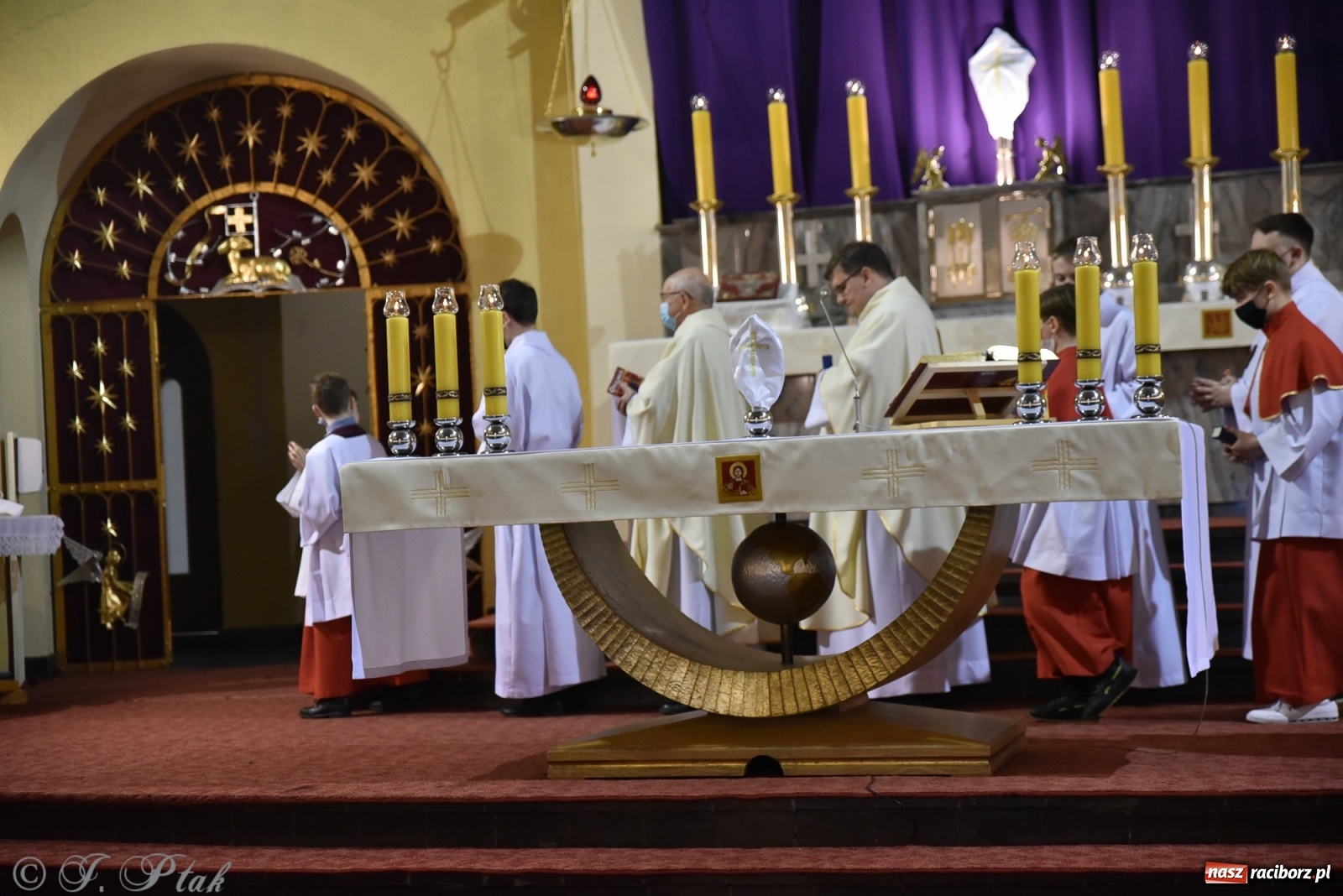 Zdjęcie w galerii na portalu naszraciborz.pl: Wielki Czwartek w kościele NSPJ [FOTO] wiadomości z regionu