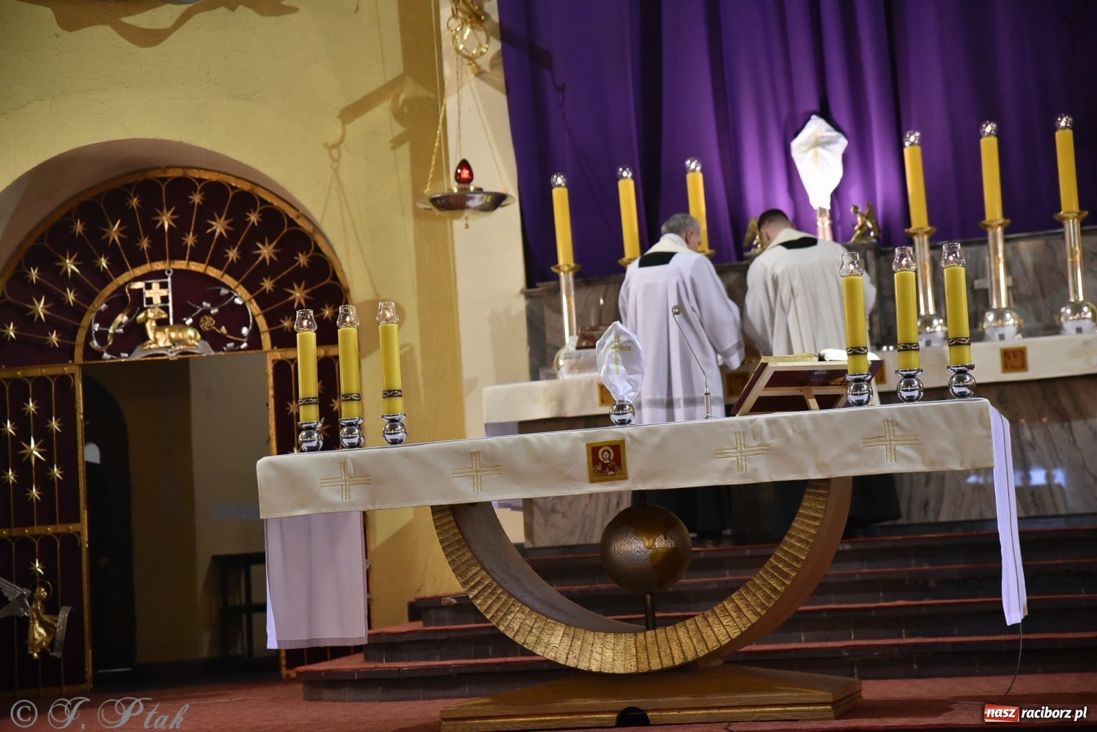 Zdjęcie w galerii na portalu naszraciborz.pl: Wielki Czwartek w kościele NSPJ [FOTO] wiadomości z regionu