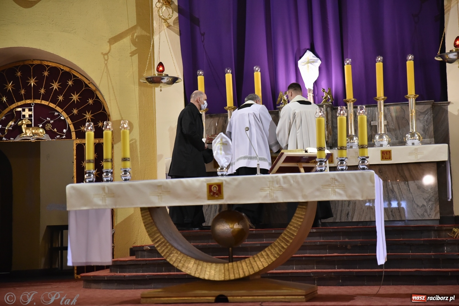 Zdjęcie w galerii na portalu naszraciborz.pl: Wielki Czwartek w kościele NSPJ [FOTO] wiadomości z regionu