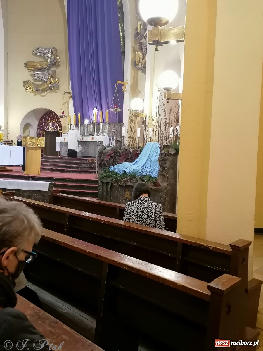 Zdjęcie w galerii na portalu naszraciborz.pl: Wielki Czwartek w kościele NSPJ [FOTO] wiadomości z regionu