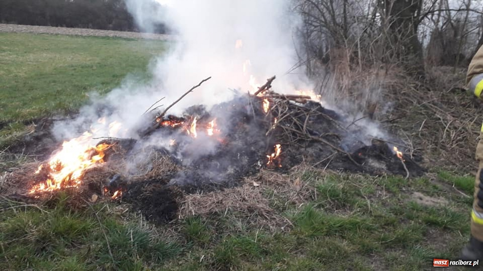 Zdjęcie w galerii na portalu naszraciborz.pl: Czwartkowa seria pożarów w powiecie wiadomości z regionu