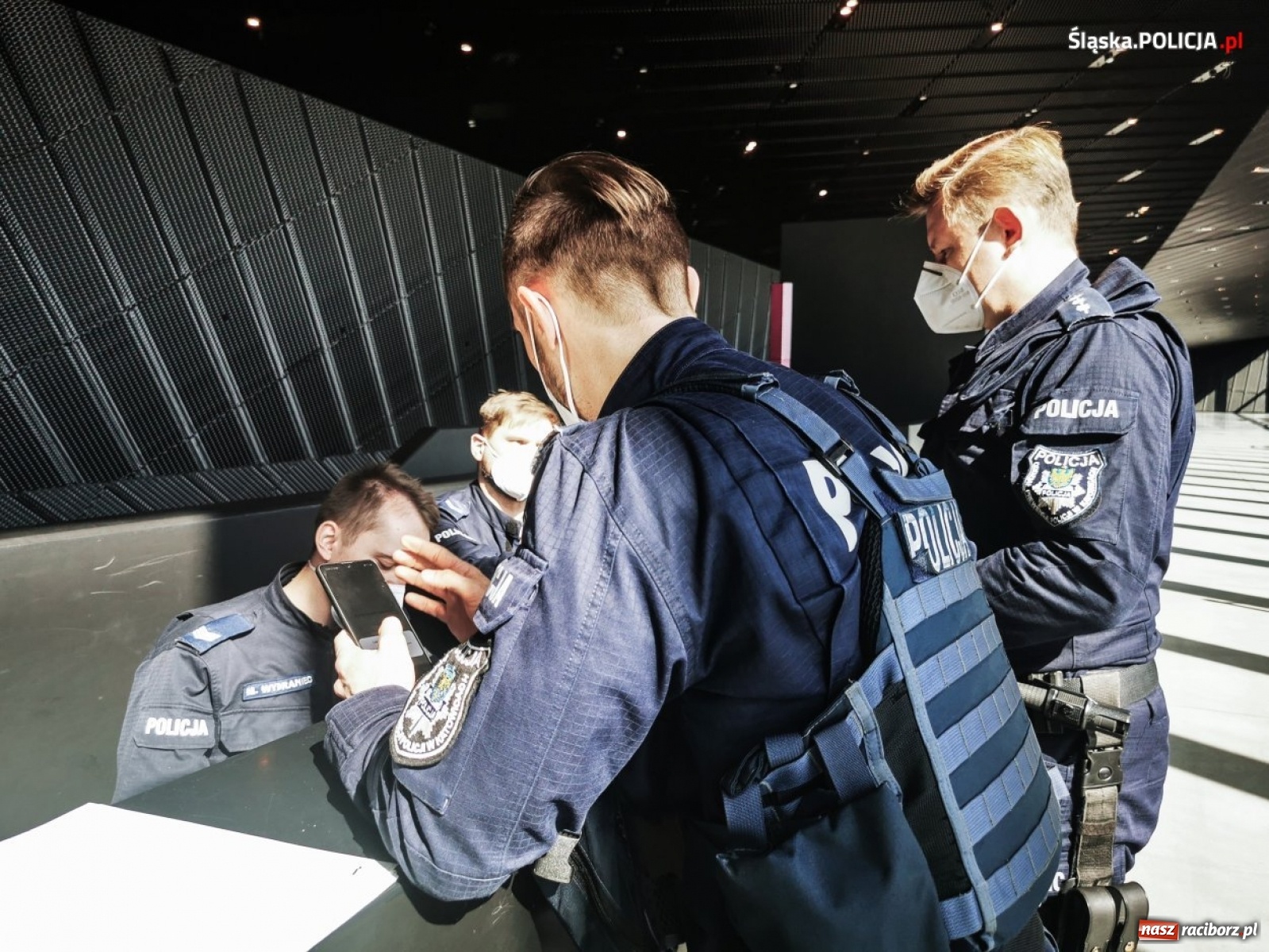 Zdjęcie w galerii na portalu naszraciborz.pl: Trwa akcja szczepień służb mundurowych wiadomości z regionu