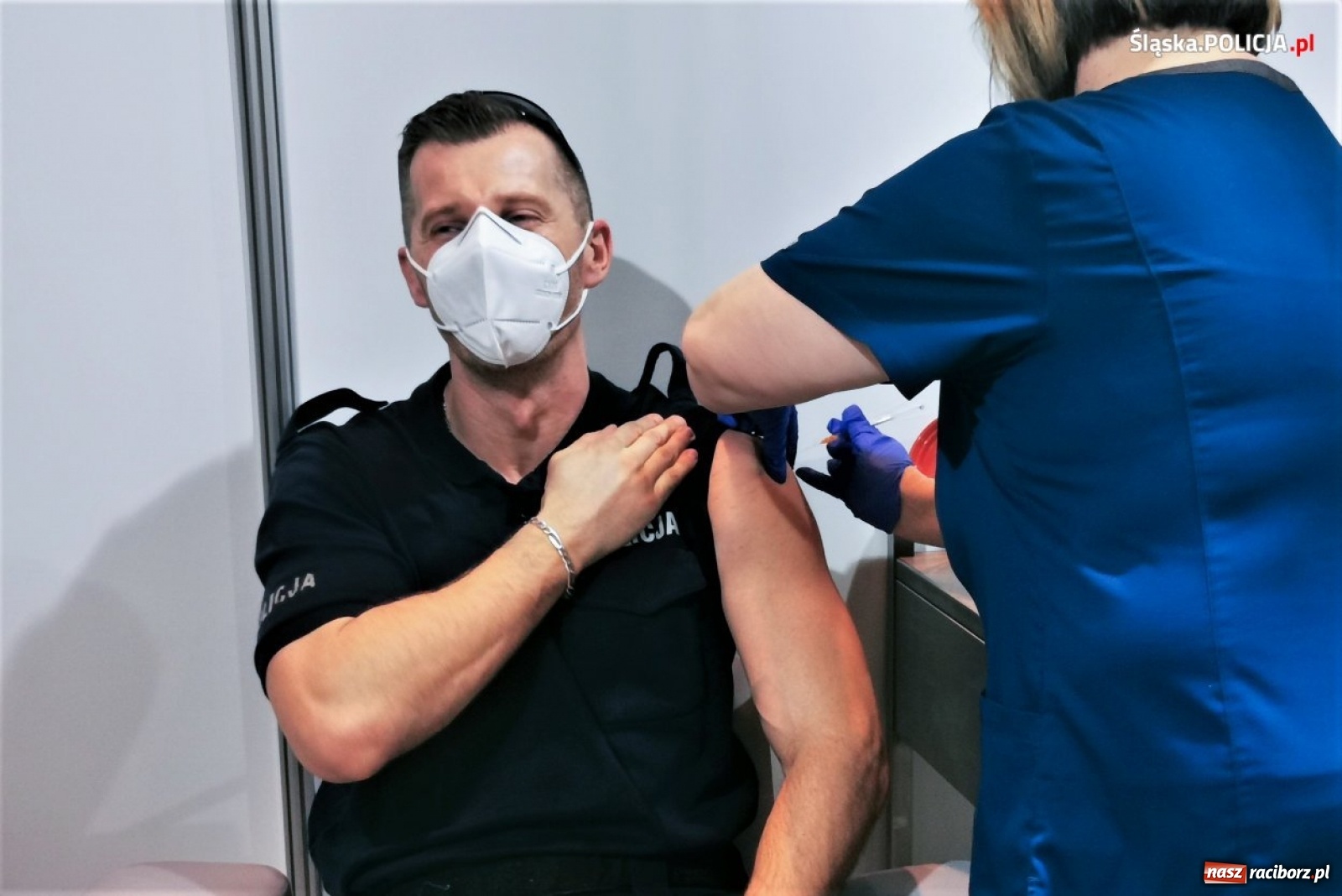 Zdjęcie w galerii na portalu naszraciborz.pl: Trwa akcja szczepień służb mundurowych wiadomości z regionu