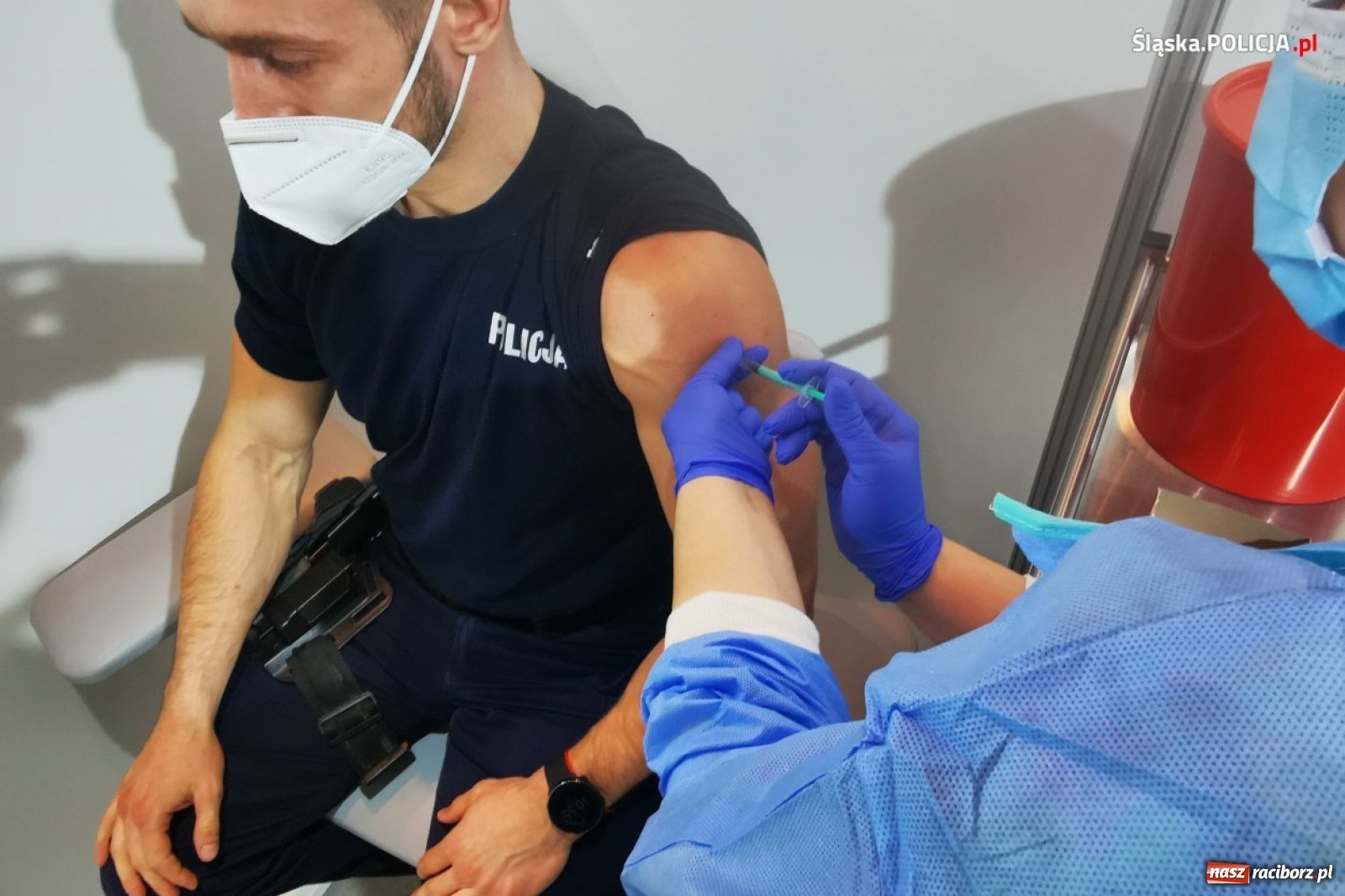 Zdjęcie w galerii na portalu naszraciborz.pl: Trwa akcja szczepień służb mundurowych wiadomości z regionu