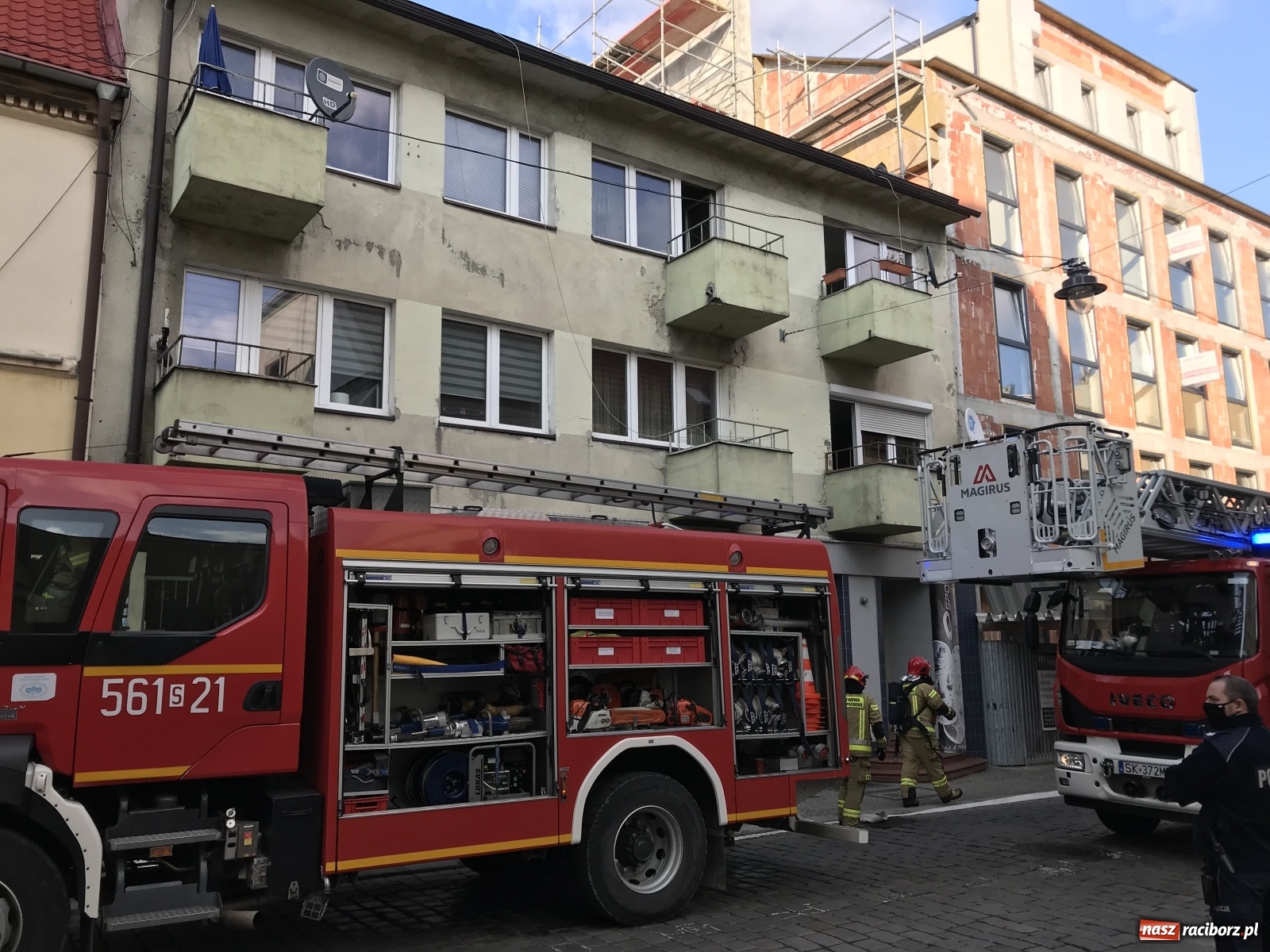 Zdjęcie w galerii na portalu naszraciborz.pl: Pożar w budynku przy ul. Chopina. Ewakuowano mieszkańców [WIDEO] wiadomości z regionu