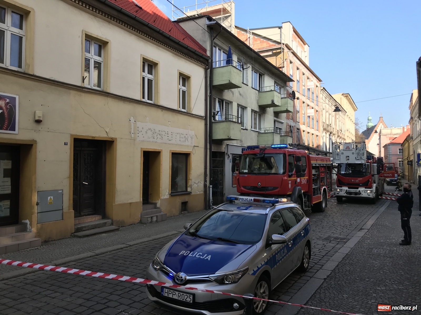 Zdjęcie w galerii na portalu naszraciborz.pl: Pożar w budynku przy ul. Chopina. Ewakuowano mieszkańców [WIDEO] wiadomości z regionu