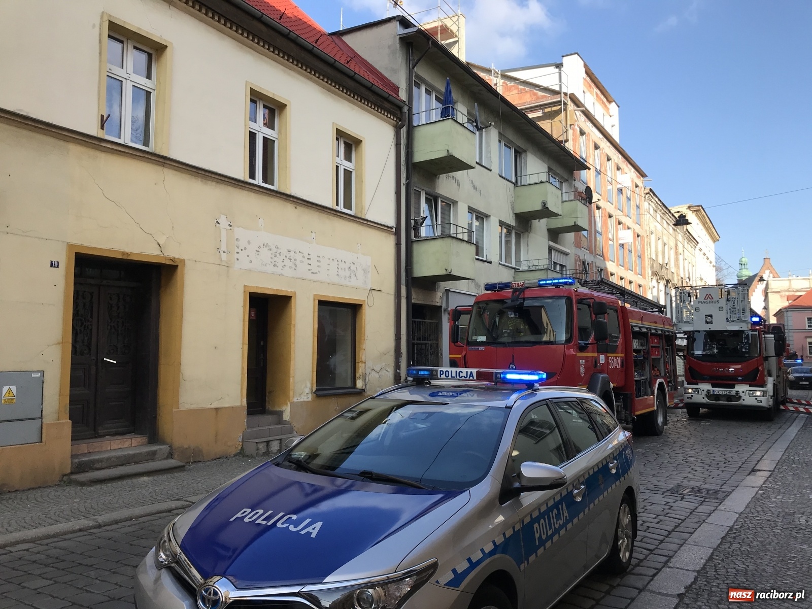 Zdjęcie w galerii na portalu naszraciborz.pl: Pożar w budynku przy ul. Chopina. Ewakuowano mieszkańców [WIDEO] wiadomości z regionu