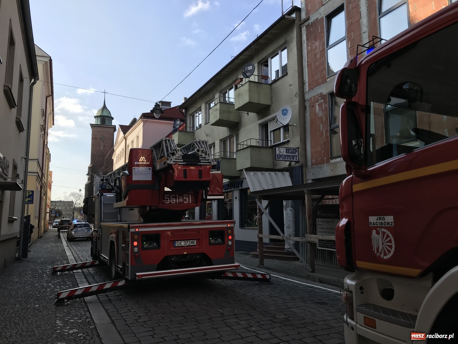 Zdjęcie w galerii na portalu naszraciborz.pl: Pożar w budynku przy ul. Chopina. Ewakuowano mieszkańców [WIDEO] wiadomości z regionu