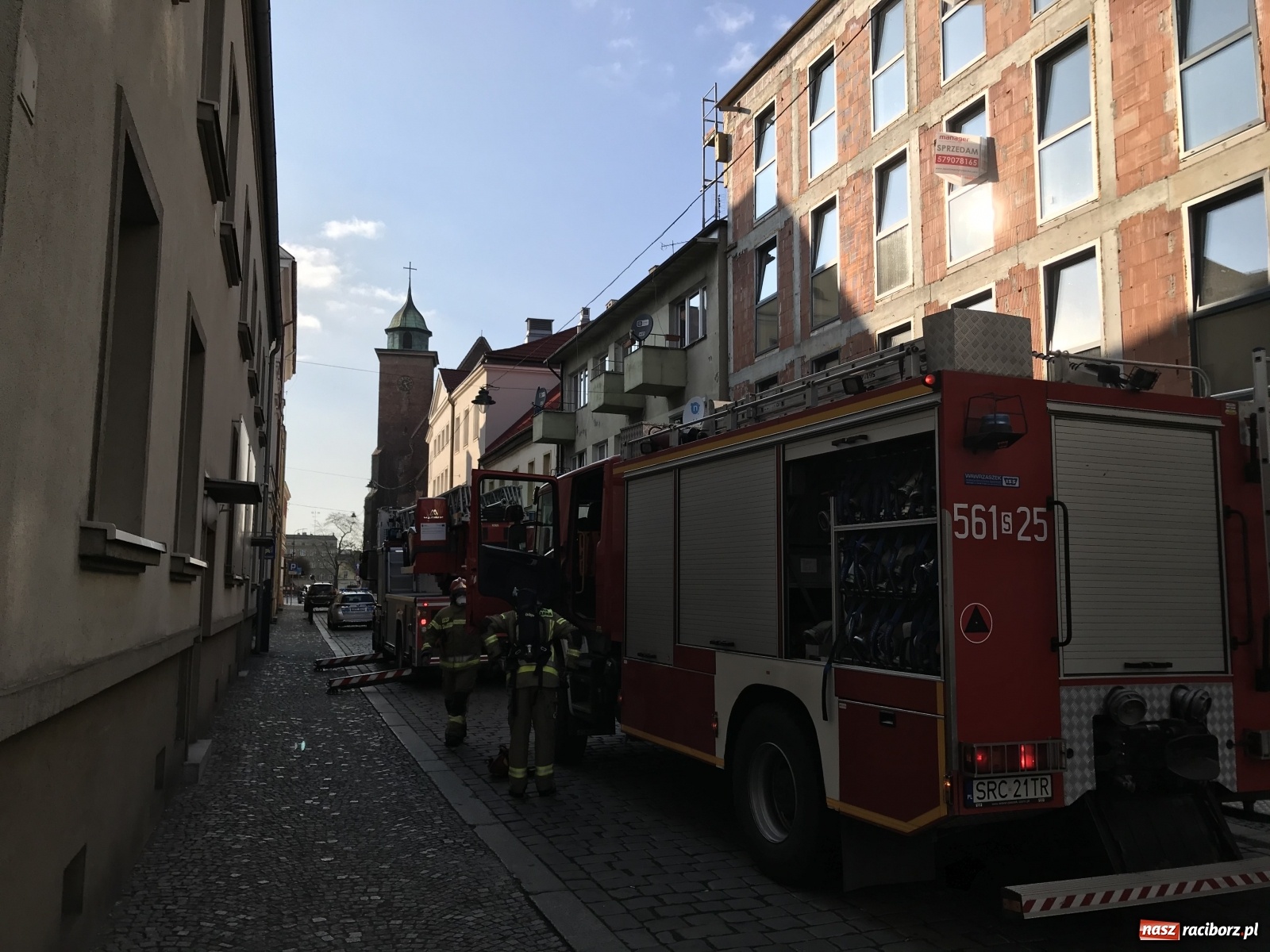 Zdjęcie w galerii na portalu naszraciborz.pl: Pożar w budynku przy ul. Chopina. Ewakuowano mieszkańców [WIDEO] wiadomości z regionu