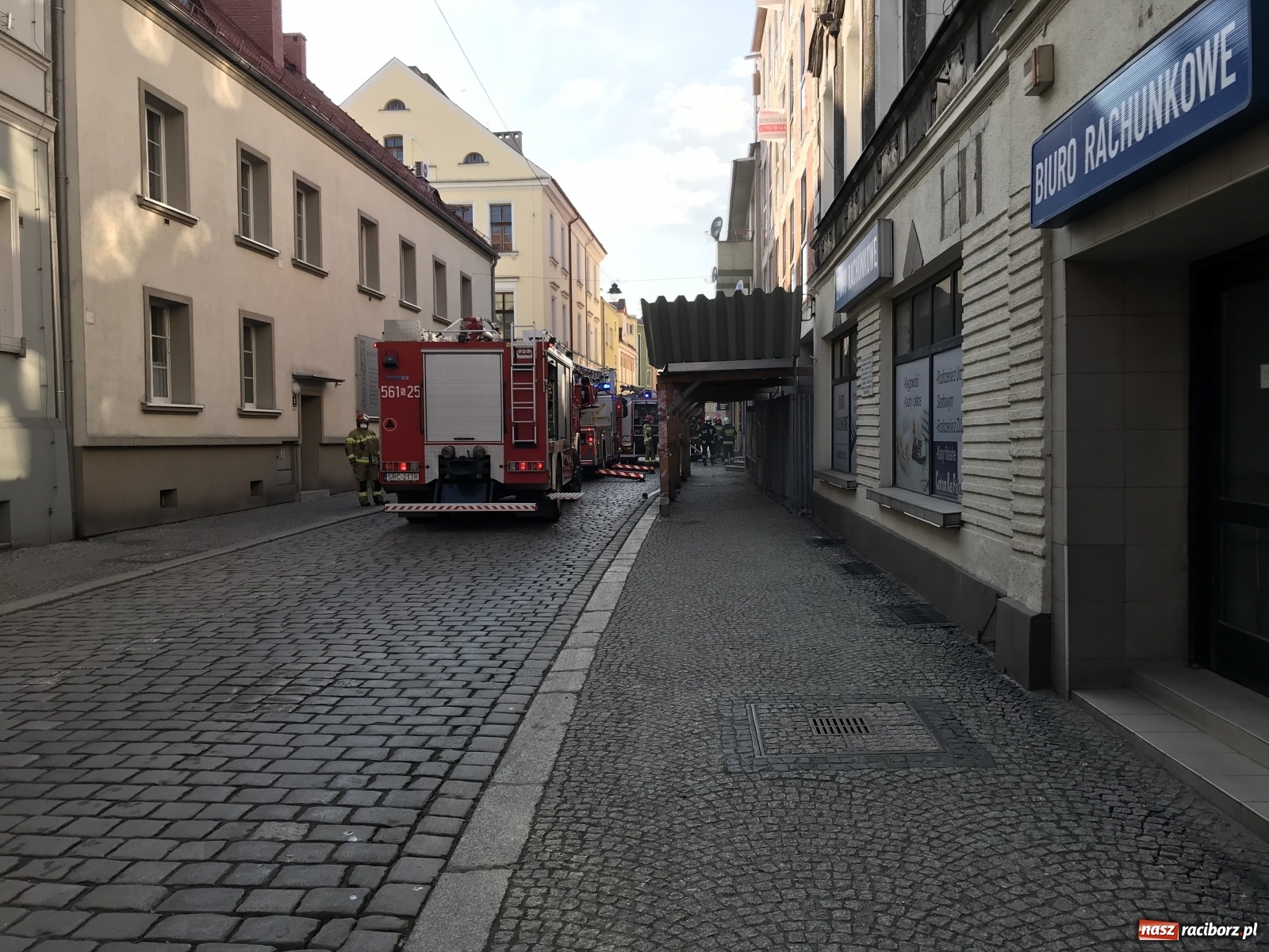 Zdjęcie w galerii na portalu naszraciborz.pl: Pożar w budynku przy ul. Chopina. Ewakuowano mieszkańców [WIDEO] wiadomości z regionu