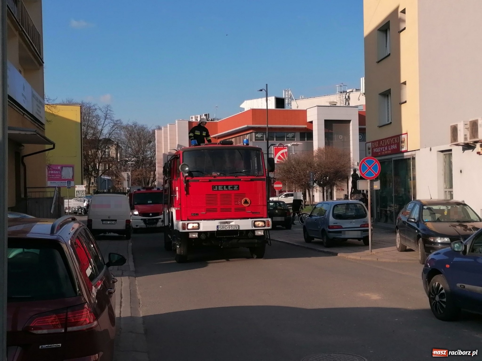 Zdjęcie w galerii na portalu naszraciborz.pl: Pożar w budynku przy ul. Chopina. Ewakuowano mieszkańców [WIDEO] wiadomości z regionu