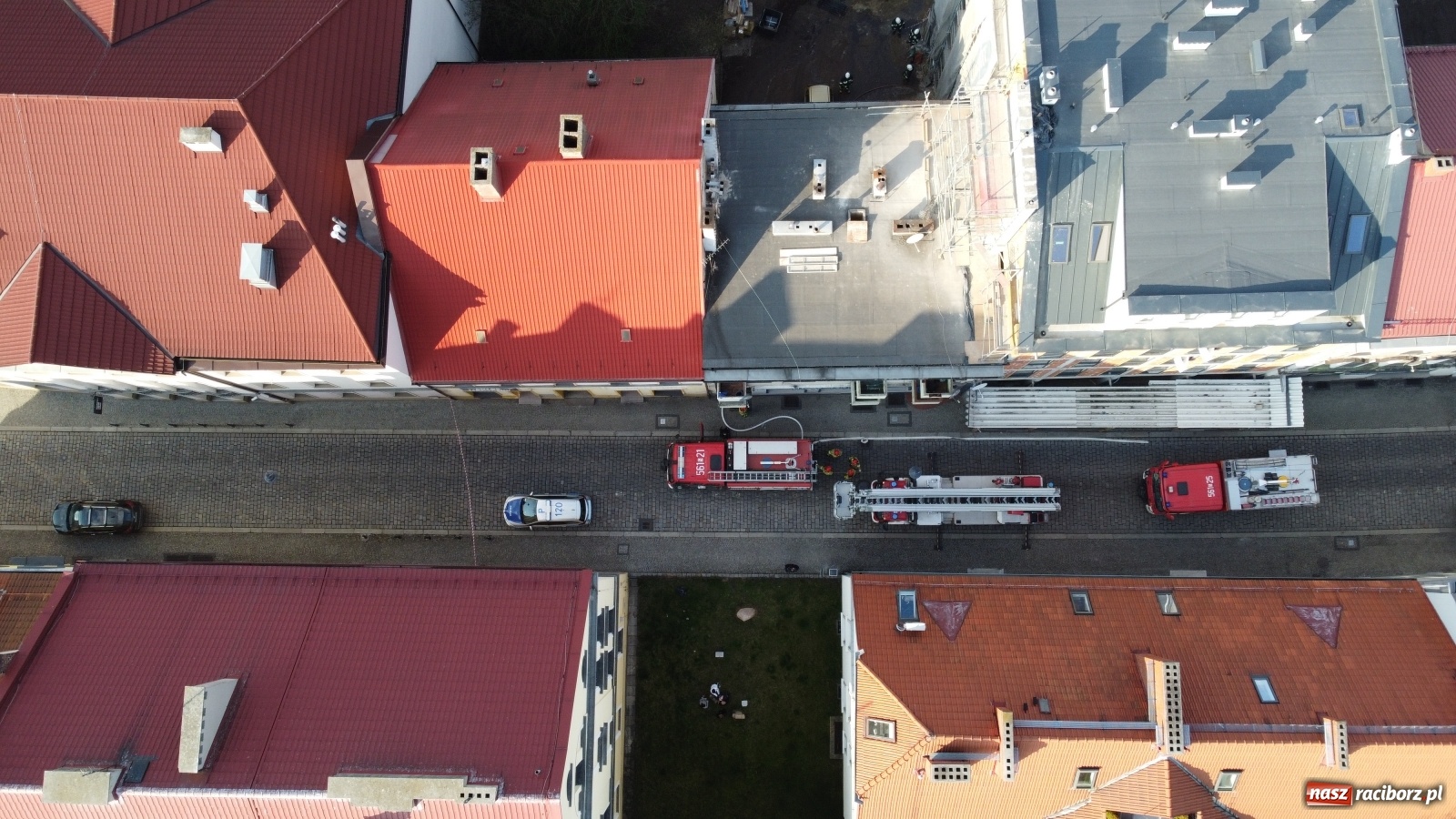 Zdjęcie w galerii na portalu naszraciborz.pl: Pożar w budynku przy ul. Chopina. Ewakuowano mieszkańców [WIDEO] wiadomości z regionu