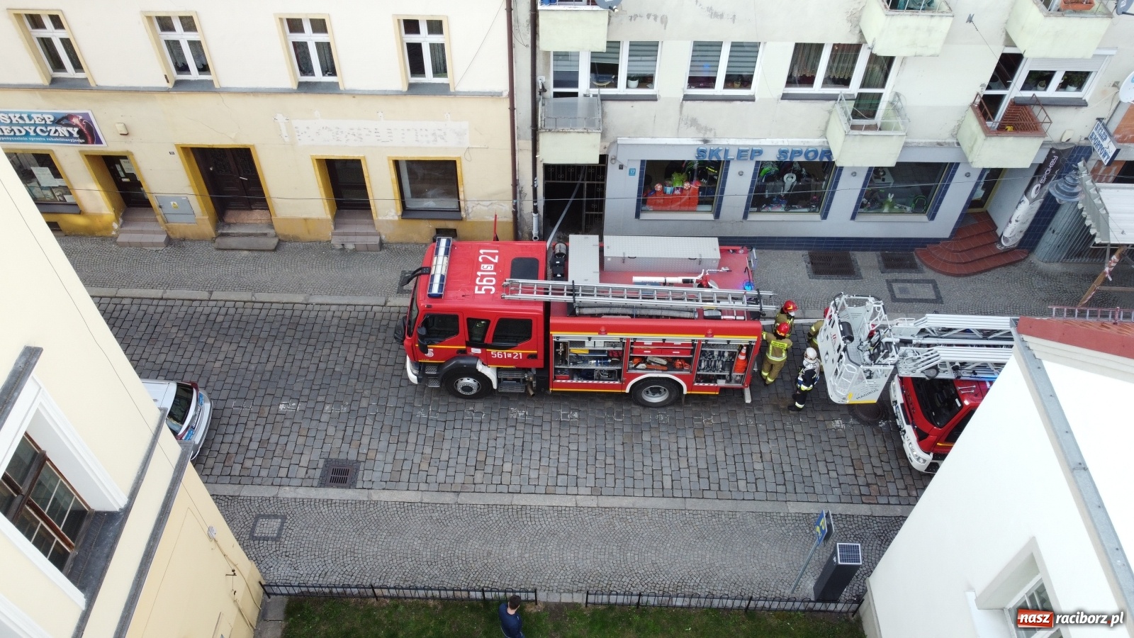 Zdjęcie w galerii na portalu naszraciborz.pl: Pożar w budynku przy ul. Chopina. Ewakuowano mieszkańców [WIDEO] wiadomości z regionu