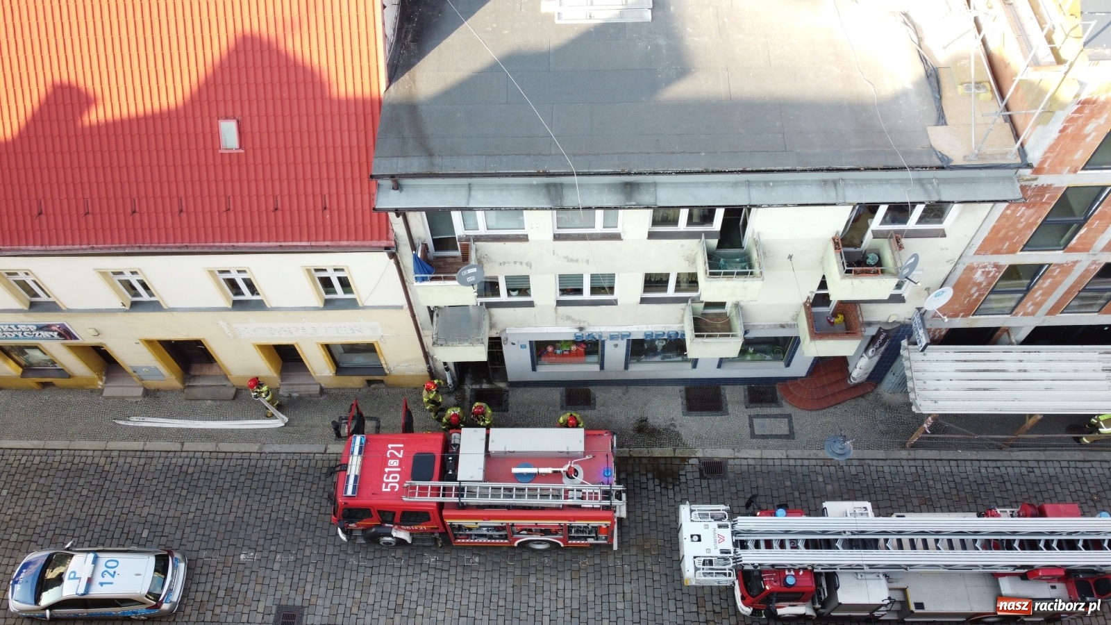 Zdjęcie w galerii na portalu naszraciborz.pl: Pożar w budynku przy ul. Chopina. Ewakuowano mieszkańców [WIDEO] wiadomości z regionu