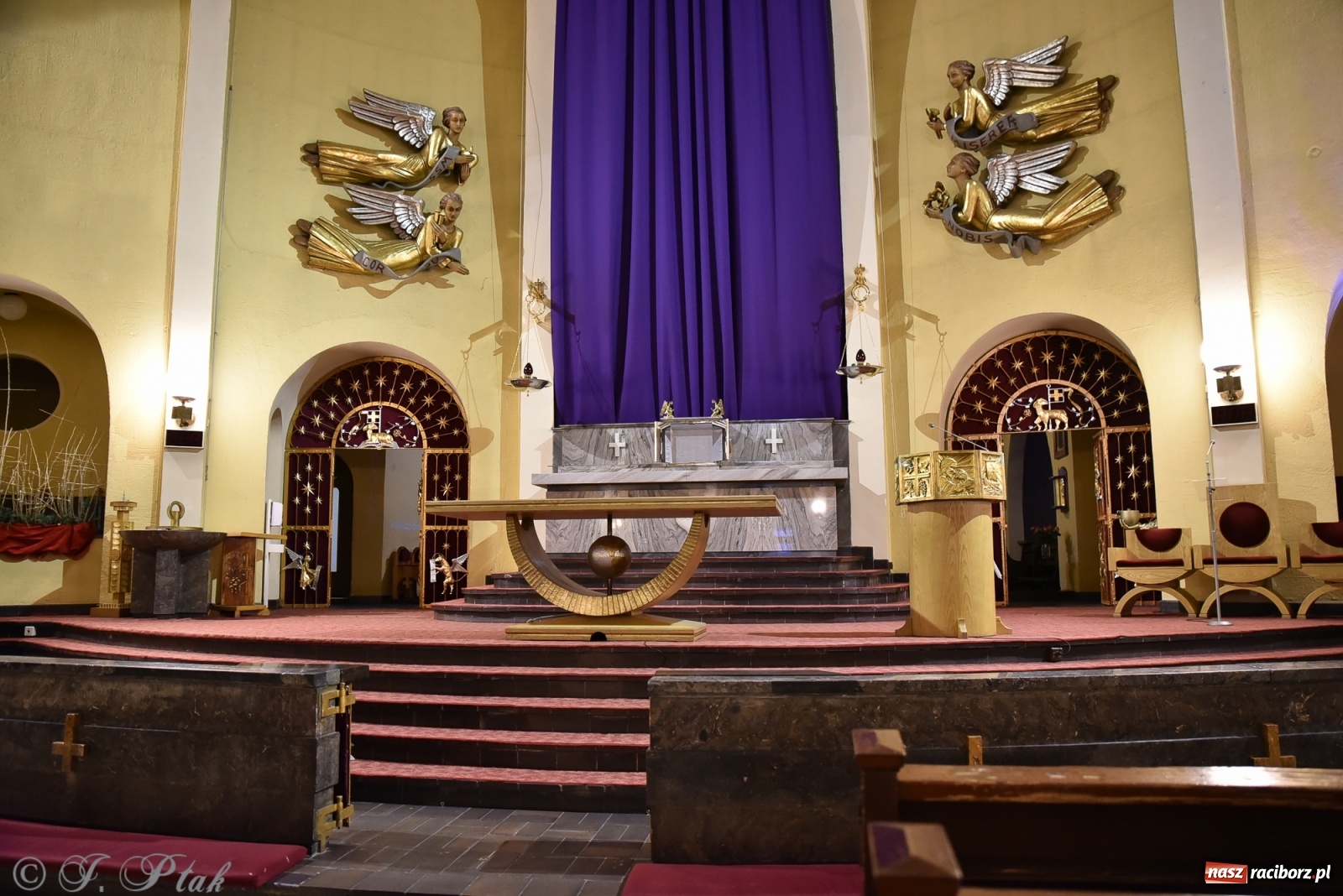 Zdjęcie w galerii na portalu naszraciborz.pl: Wielki Piątek - dzień Krzyża [FOTO] wiadomości z regionu