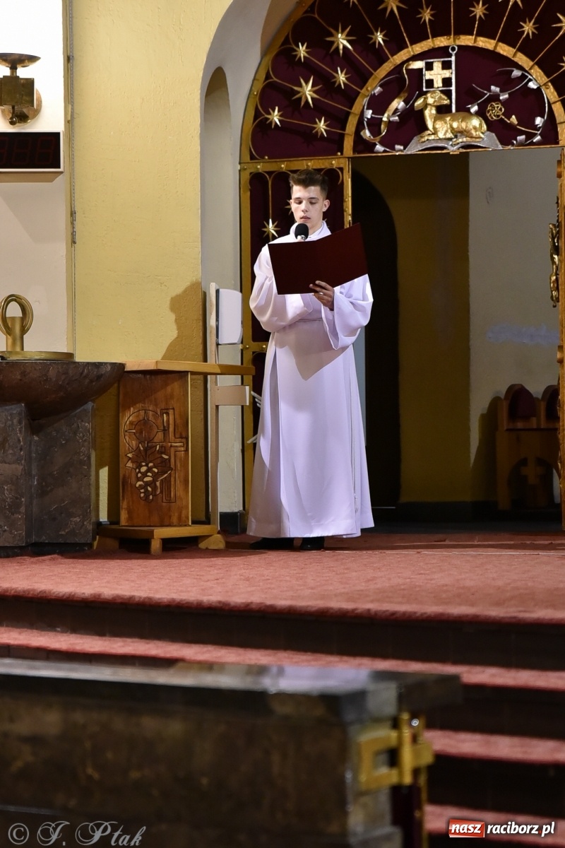 Zdjęcie w galerii na portalu naszraciborz.pl: Wielki Piątek - dzień Krzyża [FOTO] wiadomości z regionu