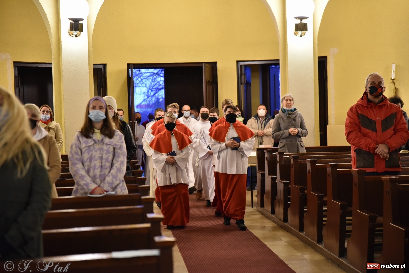 Zdjęcie w galerii na portalu naszraciborz.pl: Wielki Piątek - dzień Krzyża [FOTO] wiadomości z regionu