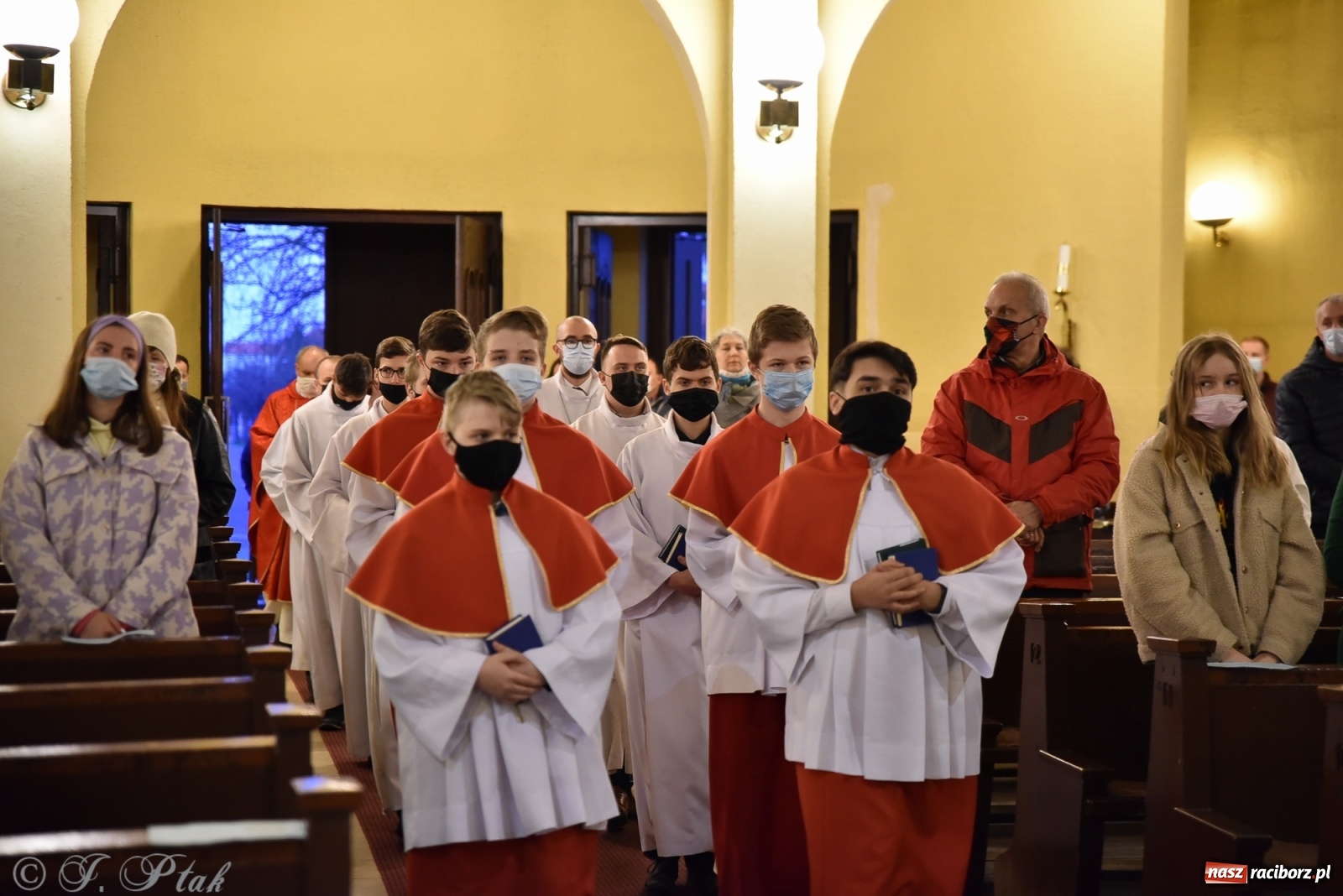 Zdjęcie w galerii na portalu naszraciborz.pl: Wielki Piątek - dzień Krzyża [FOTO] wiadomości z regionu
