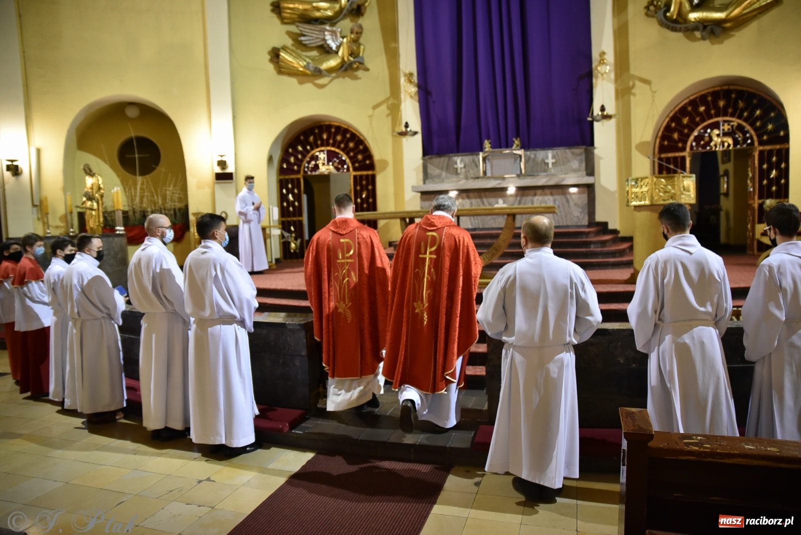 Zdjęcie w galerii na portalu naszraciborz.pl: Wielki Piątek - dzień Krzyża [FOTO] wiadomości z regionu