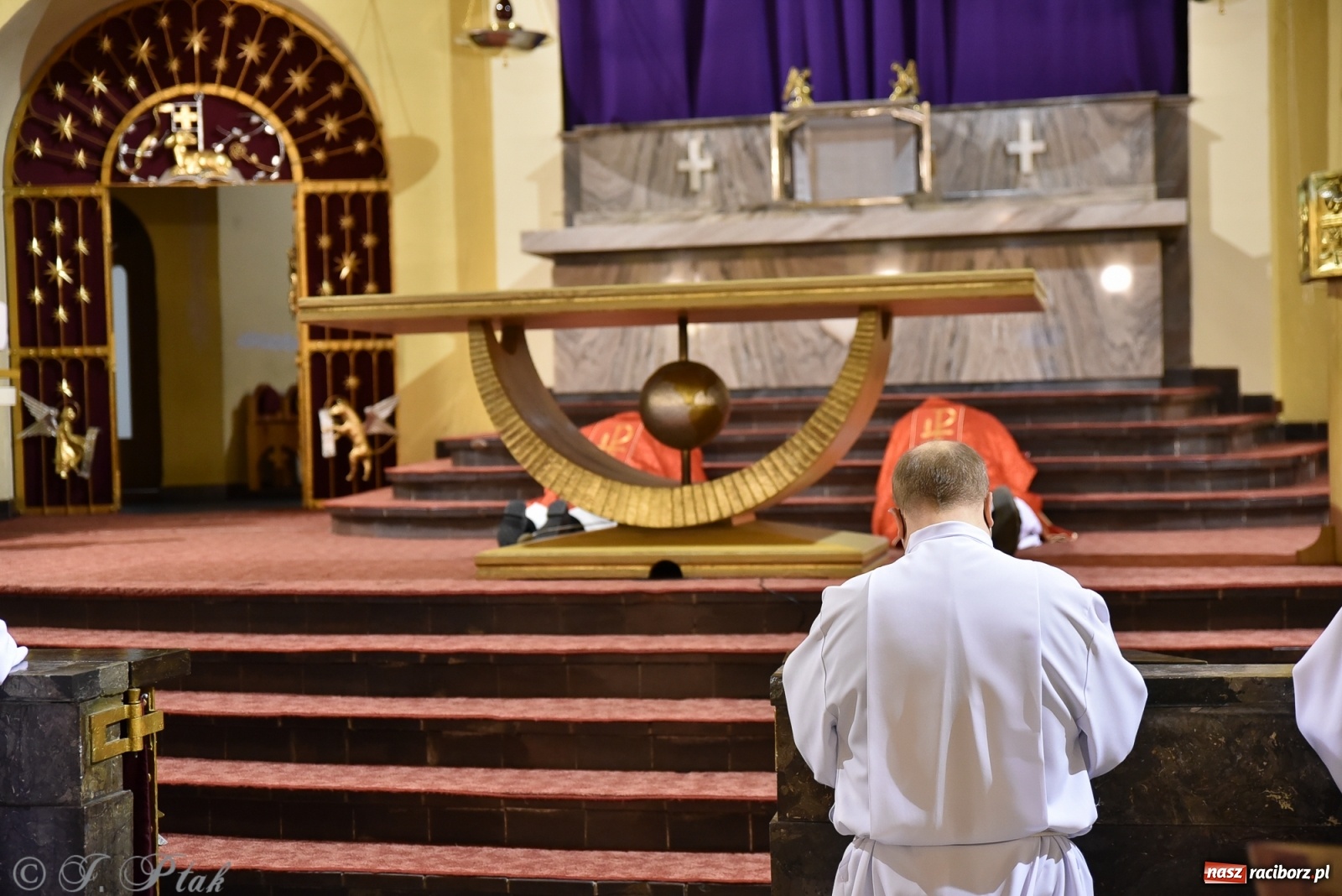 Zdjęcie w galerii na portalu naszraciborz.pl: Wielki Piątek - dzień Krzyża [FOTO] wiadomości z regionu