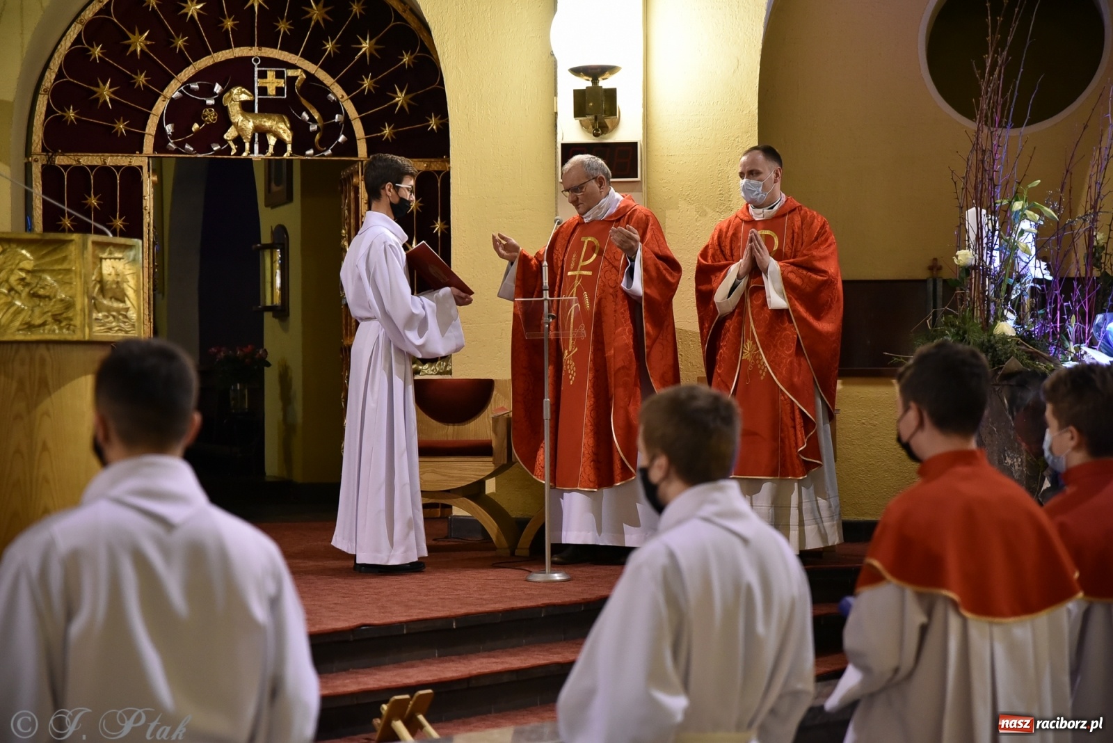 Zdjęcie w galerii na portalu naszraciborz.pl: Wielki Piątek - dzień Krzyża [FOTO] wiadomości z regionu