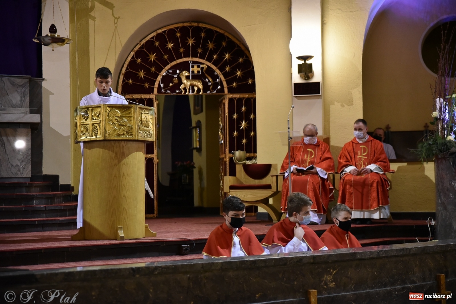 Zdjęcie w galerii na portalu naszraciborz.pl: Wielki Piątek - dzień Krzyża [FOTO] wiadomości z regionu