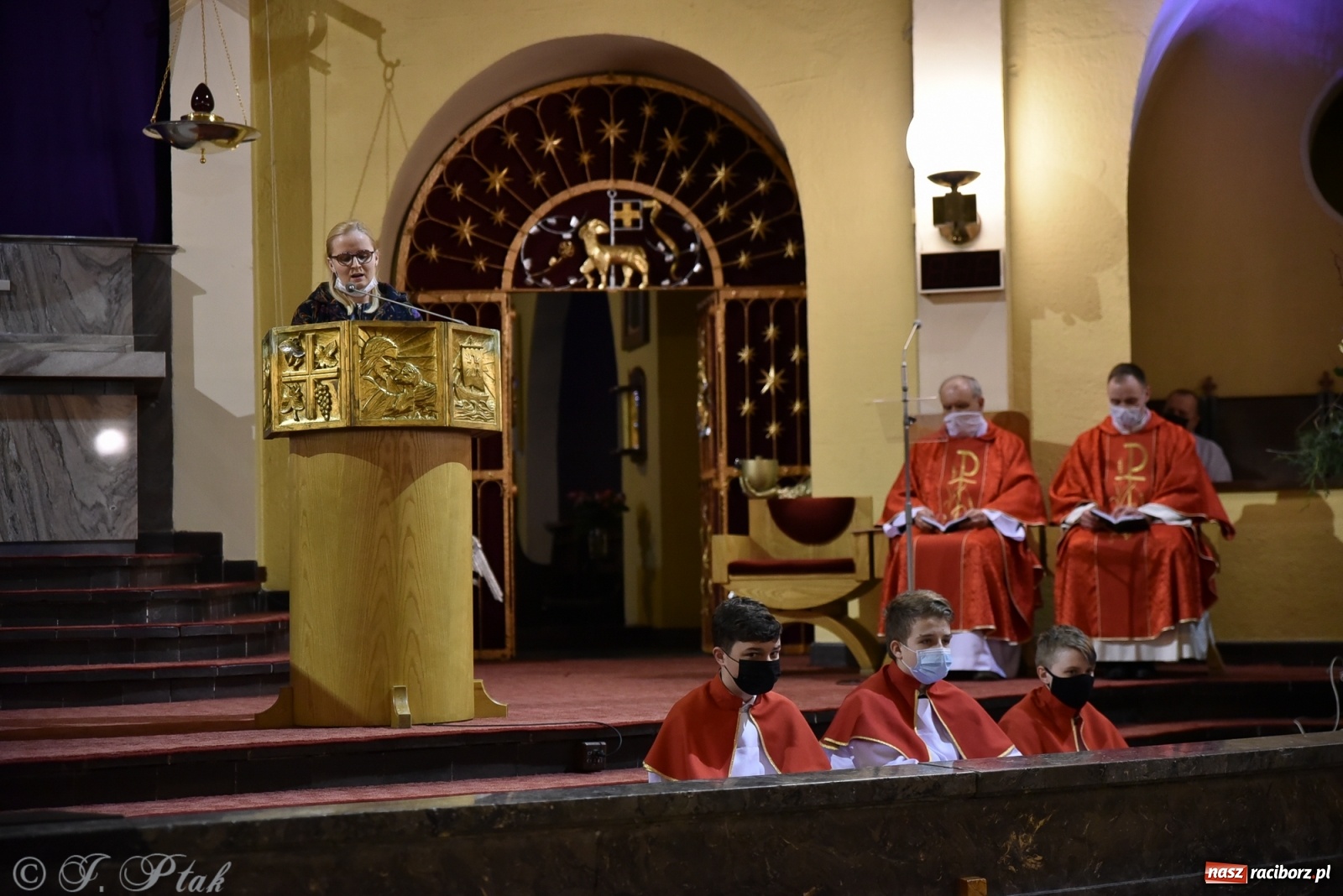 Zdjęcie w galerii na portalu naszraciborz.pl: Wielki Piątek - dzień Krzyża [FOTO] wiadomości z regionu