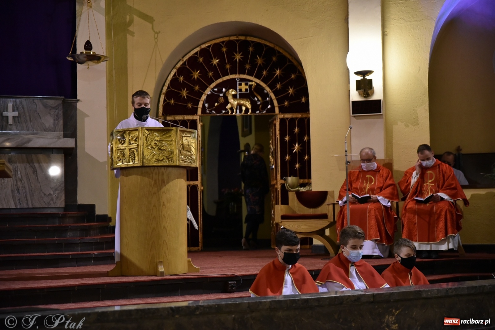Zdjęcie w galerii na portalu naszraciborz.pl: Wielki Piątek - dzień Krzyża [FOTO] wiadomości z regionu