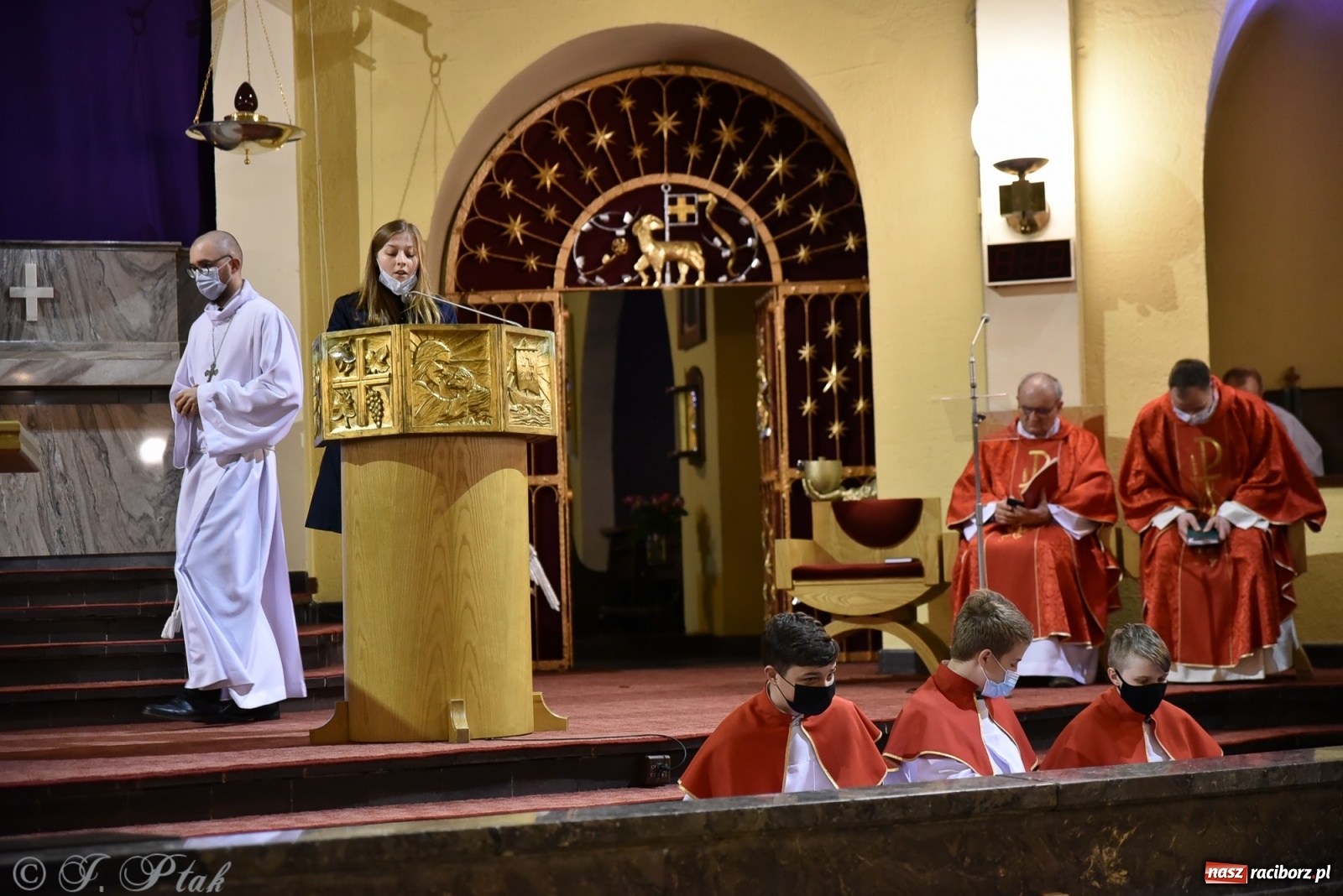Zdjęcie w galerii na portalu naszraciborz.pl: Wielki Piątek - dzień Krzyża [FOTO] wiadomości z regionu