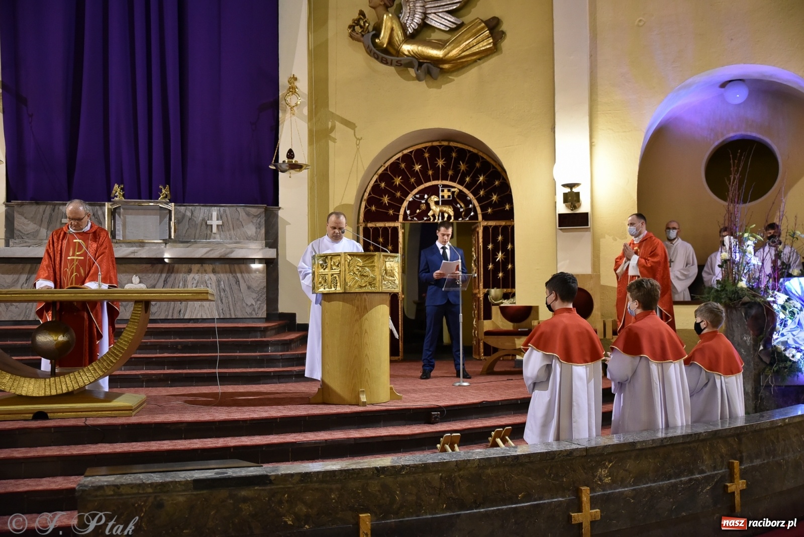 Zdjęcie w galerii na portalu naszraciborz.pl: Wielki Piątek - dzień Krzyża [FOTO] wiadomości z regionu