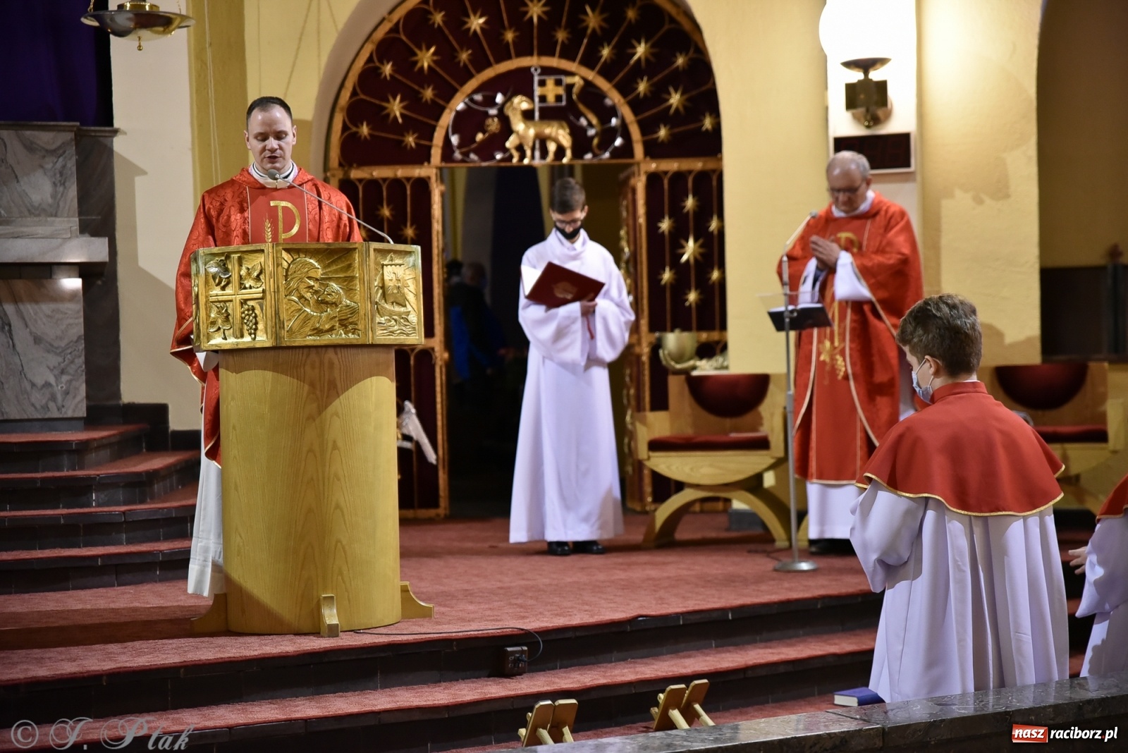 Zdjęcie w galerii na portalu naszraciborz.pl: Wielki Piątek - dzień Krzyża [FOTO] wiadomości z regionu