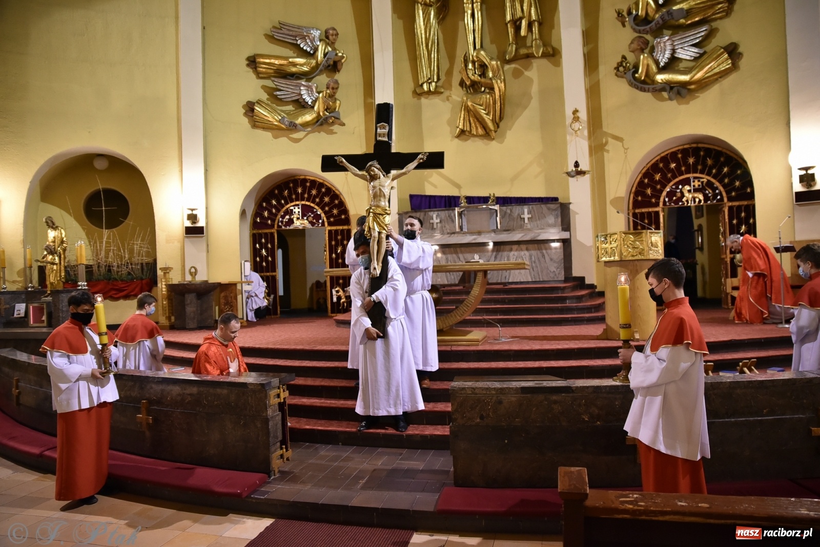 Zdjęcie w galerii na portalu naszraciborz.pl: Wielki Piątek - dzień Krzyża [FOTO] wiadomości z regionu
