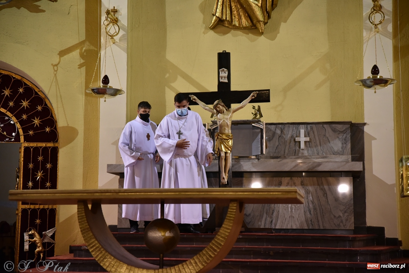 Zdjęcie w galerii na portalu naszraciborz.pl: Wielki Piątek - dzień Krzyża [FOTO] wiadomości z regionu