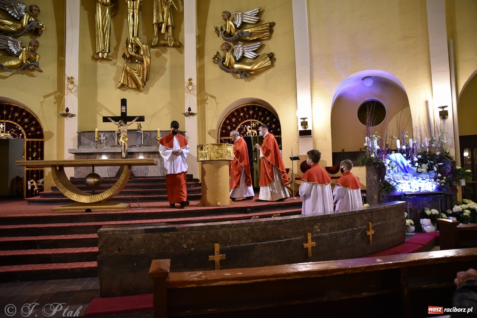 Zdjęcie w galerii na portalu naszraciborz.pl: Wielki Piątek - dzień Krzyża [FOTO] wiadomości z regionu