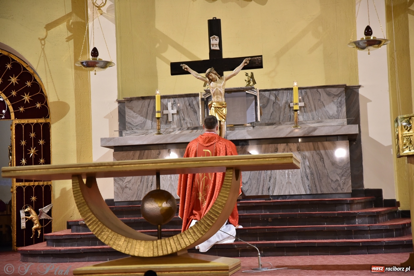 Zdjęcie w galerii na portalu naszraciborz.pl: Wielki Piątek - dzień Krzyża [FOTO] wiadomości z regionu