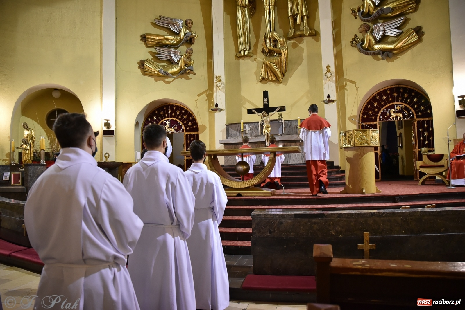 Zdjęcie w galerii na portalu naszraciborz.pl: Wielki Piątek - dzień Krzyża [FOTO] wiadomości z regionu